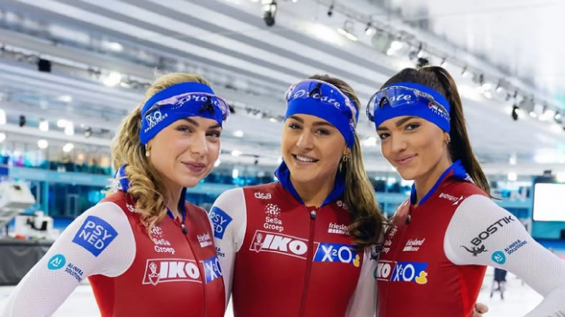 Bloedmooie schaatssters Pien Hersman en Joy Beune gaan samen op stap en eindigen heel intiem met elkaar