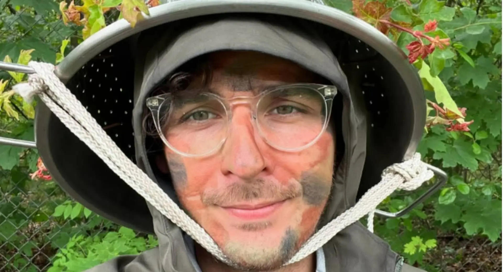 Zanger Nielson keihard gecanceld door Radio 538 na kritische video