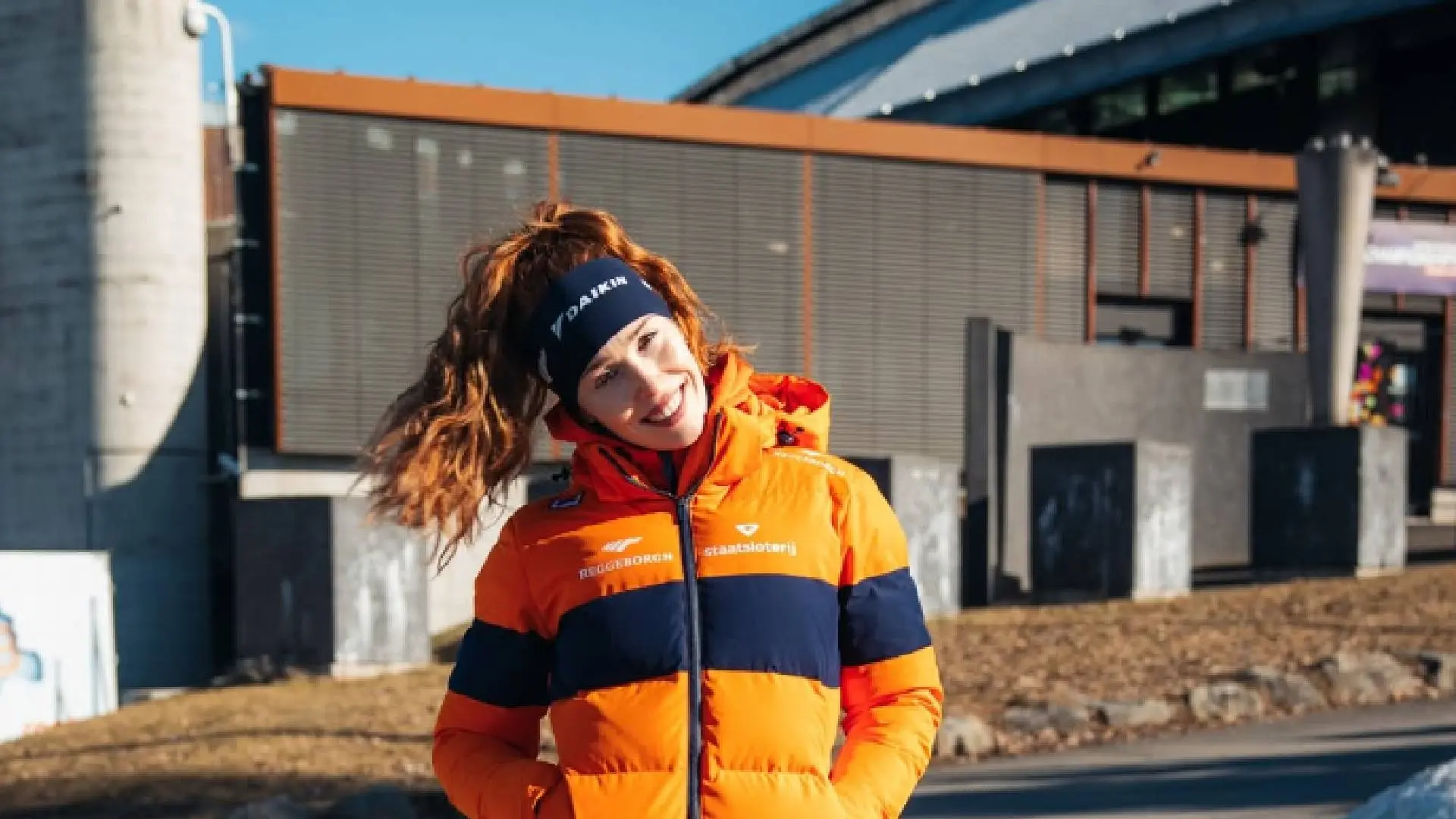 Antoinette de Jong filmt zichzelf op bloedhete plek tijdens wild ritje met haar man