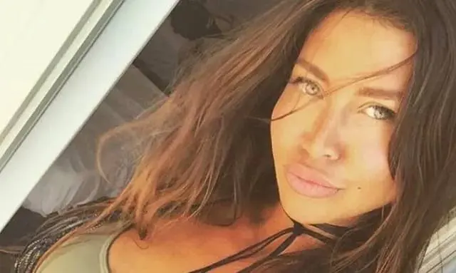 Jaimie Vaes grijpt haar kanonnen beet maar kan ze nauwelijks in bedwang houden