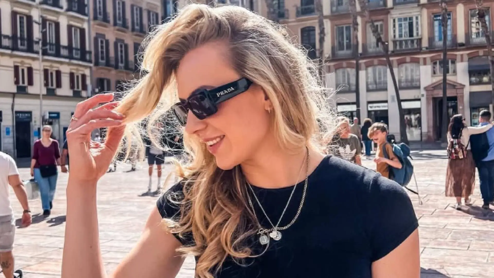 Joy Beune berijdt stevig apparaat en ontvangt een hard stuk vlees als beloning