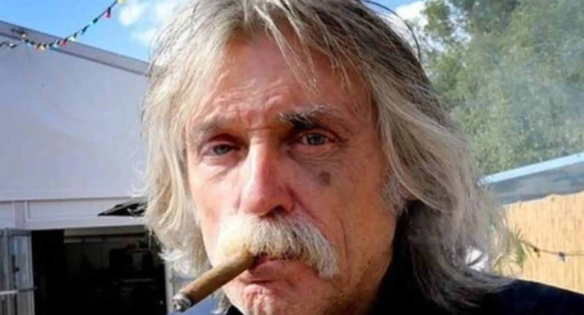 Johan Derksen even doodverklaard na afwezigheid bij Vandaag Inside vanwege privéomstandigheden