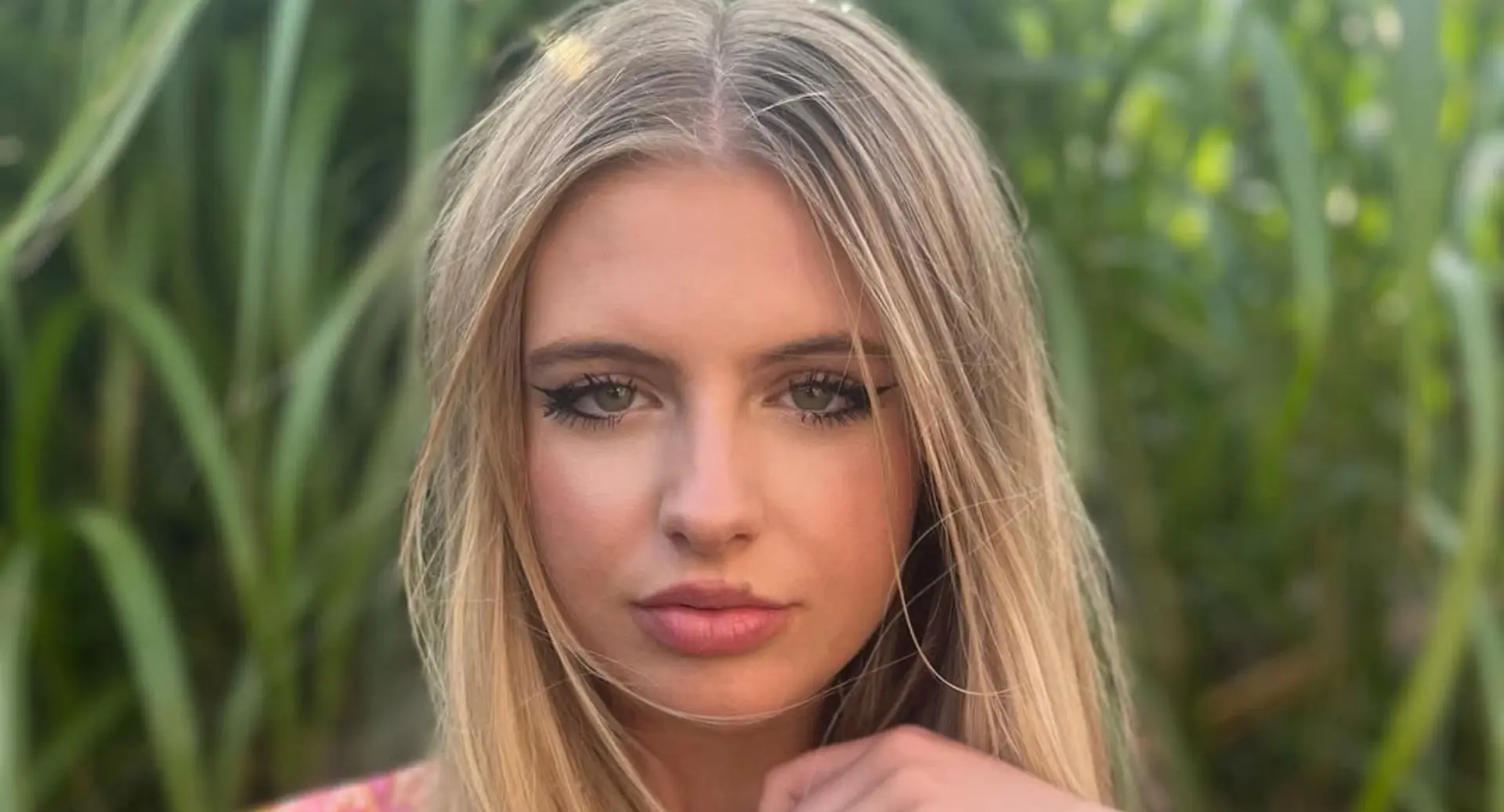 Zien: Beaudine Leerdam (18) gaat zus Jutta achterna en deelt uitdagende foto's