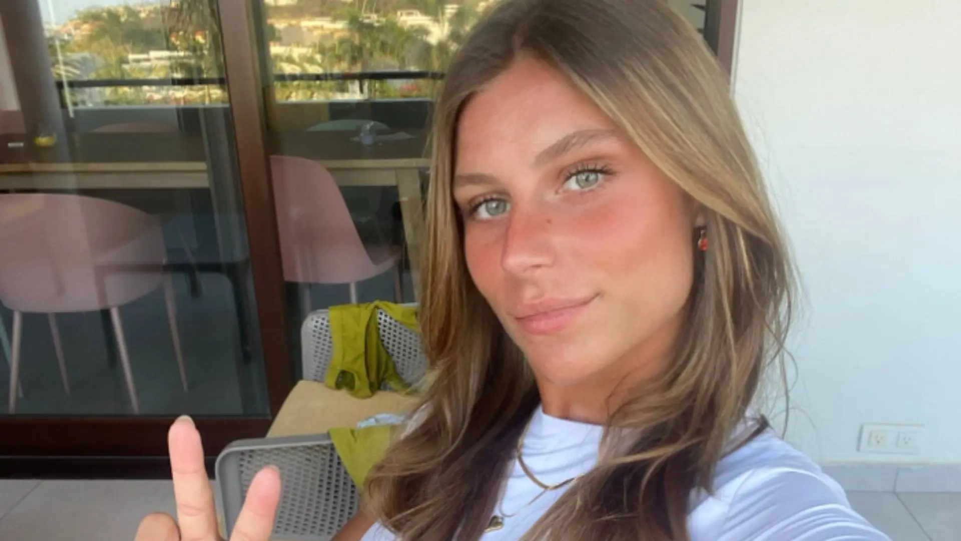 Demi van den Wildenberg laat haar ongelofelijke lijf zien in piepklein pakje