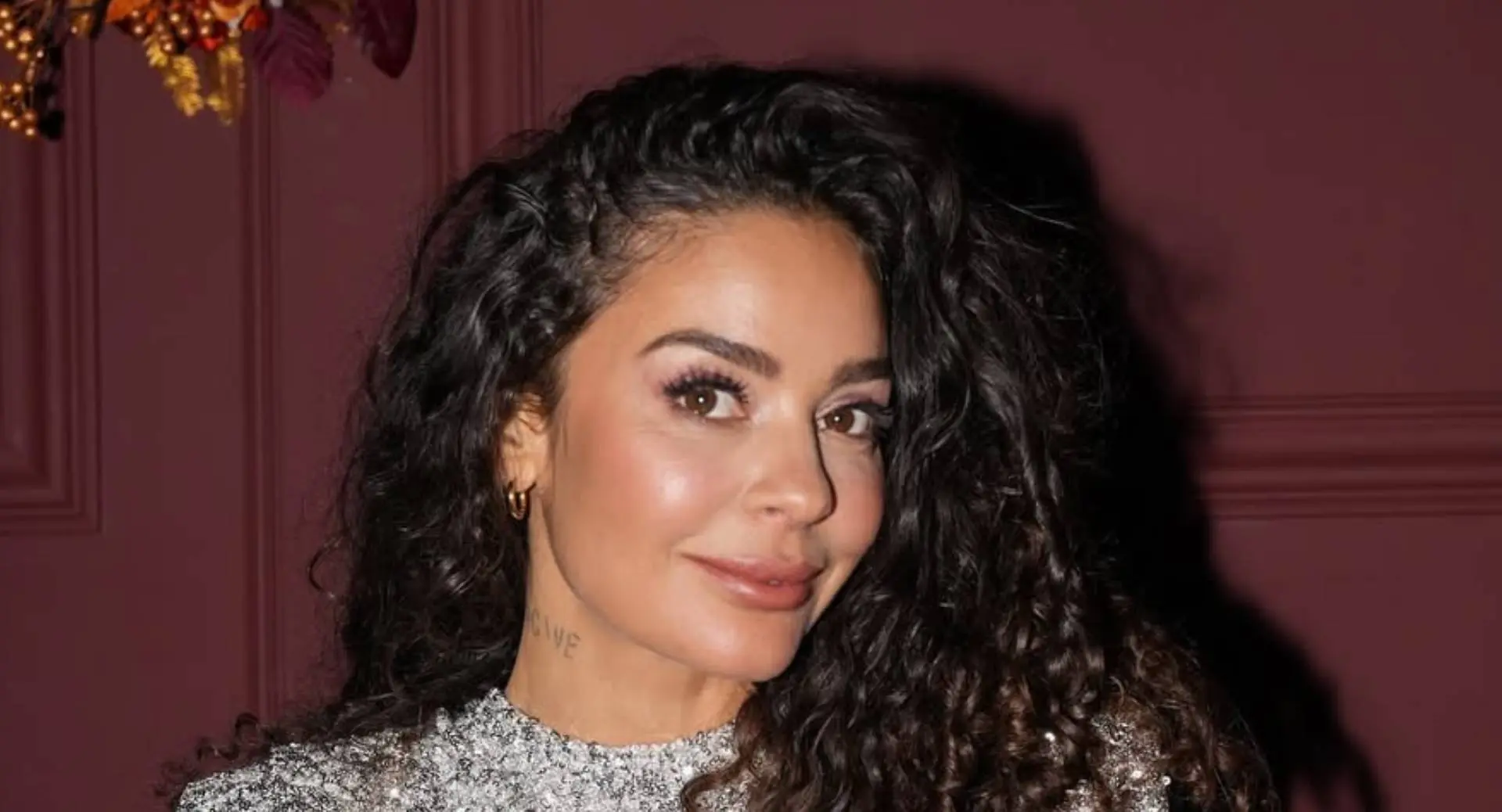 Niet schrikken: Fajah Lourens laat haar nieuwe lijf zien in badkamer