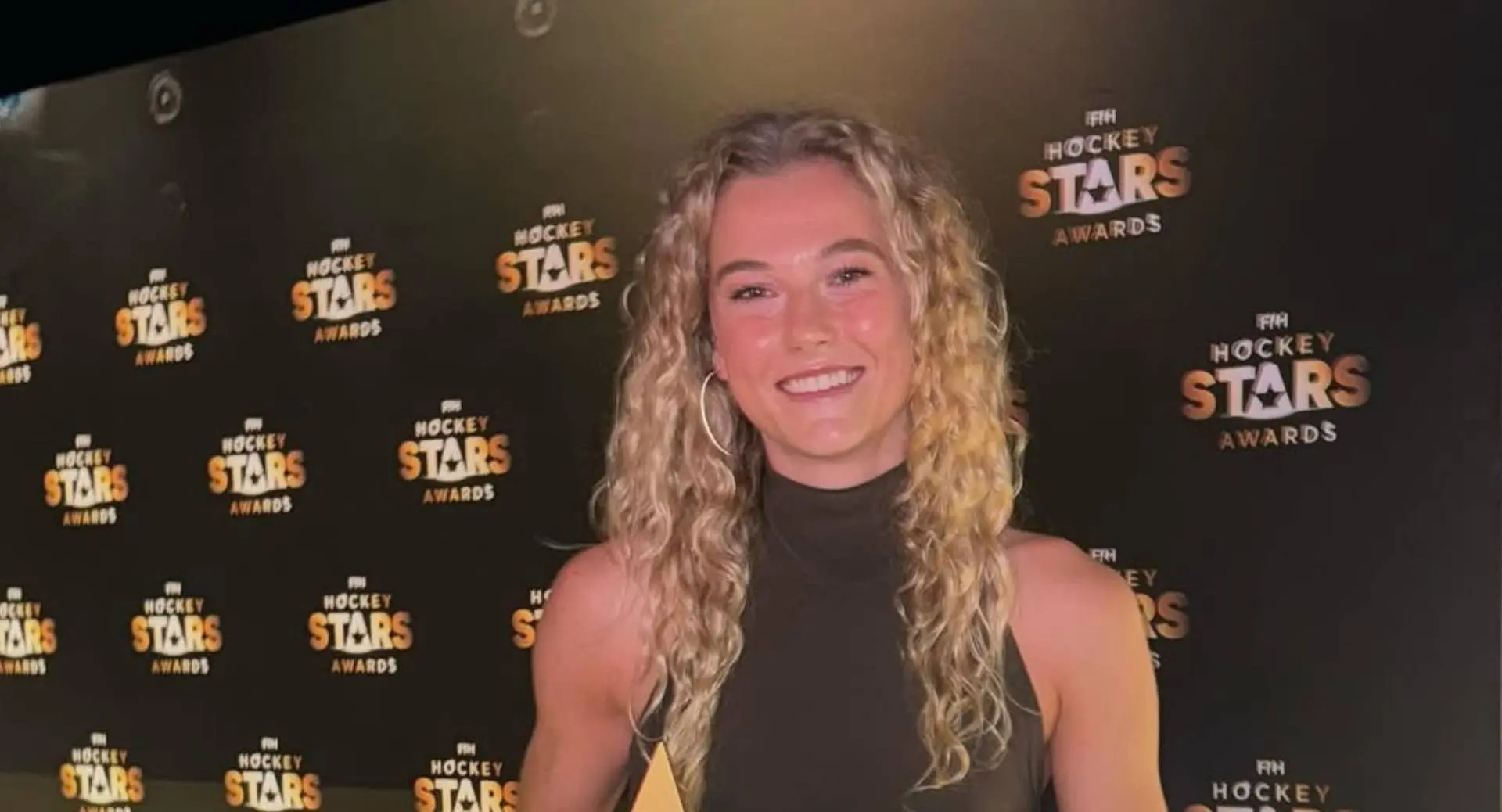 Knappe hockeyster Yibbi Jansen draagt een wel héél spannend tenue tijdens pikante fotoshoot