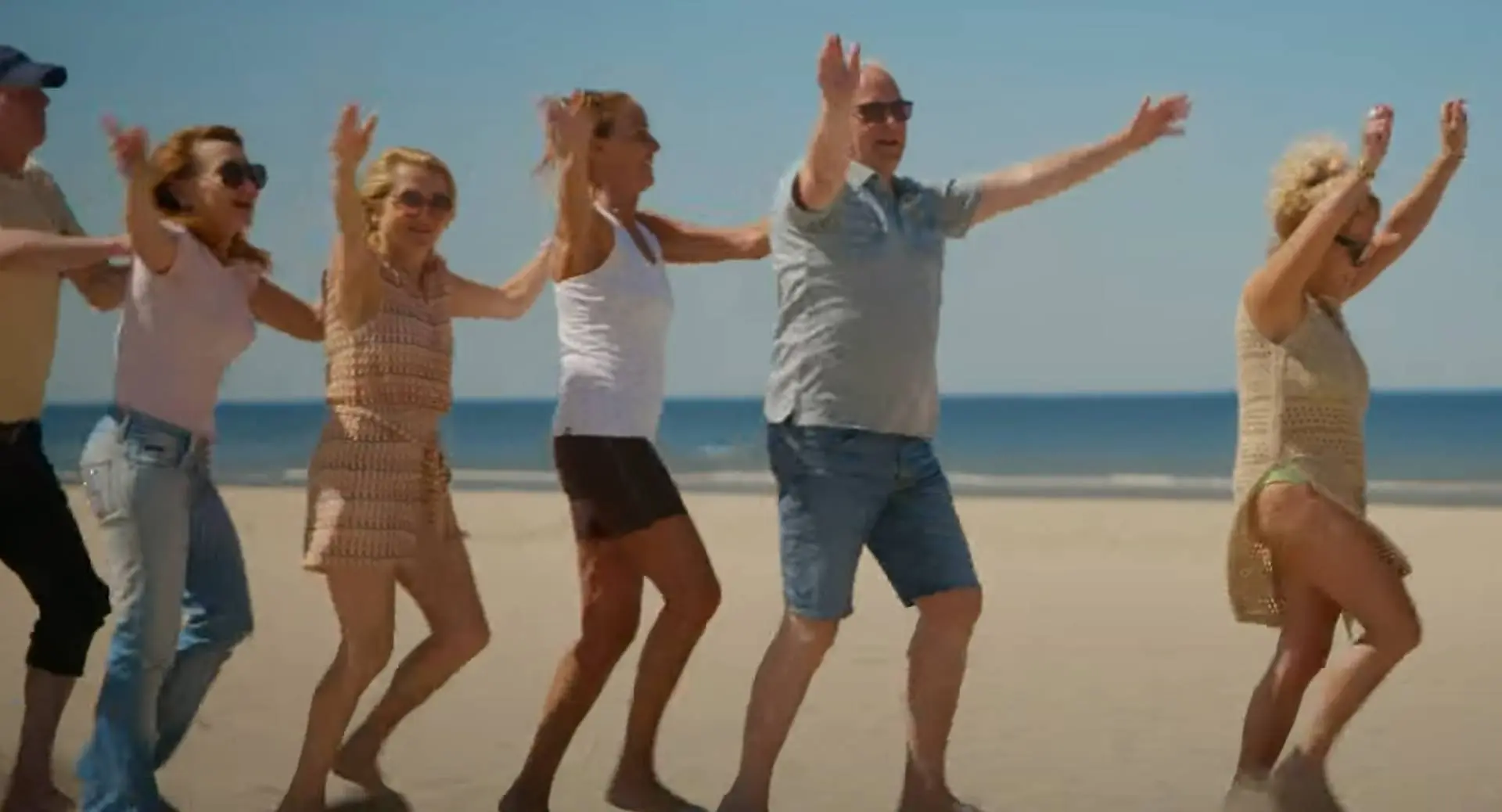 Wilfred Genee verleidt Glennis Grace, Gordon en Mona Keijzer in treintje vol BN'ers