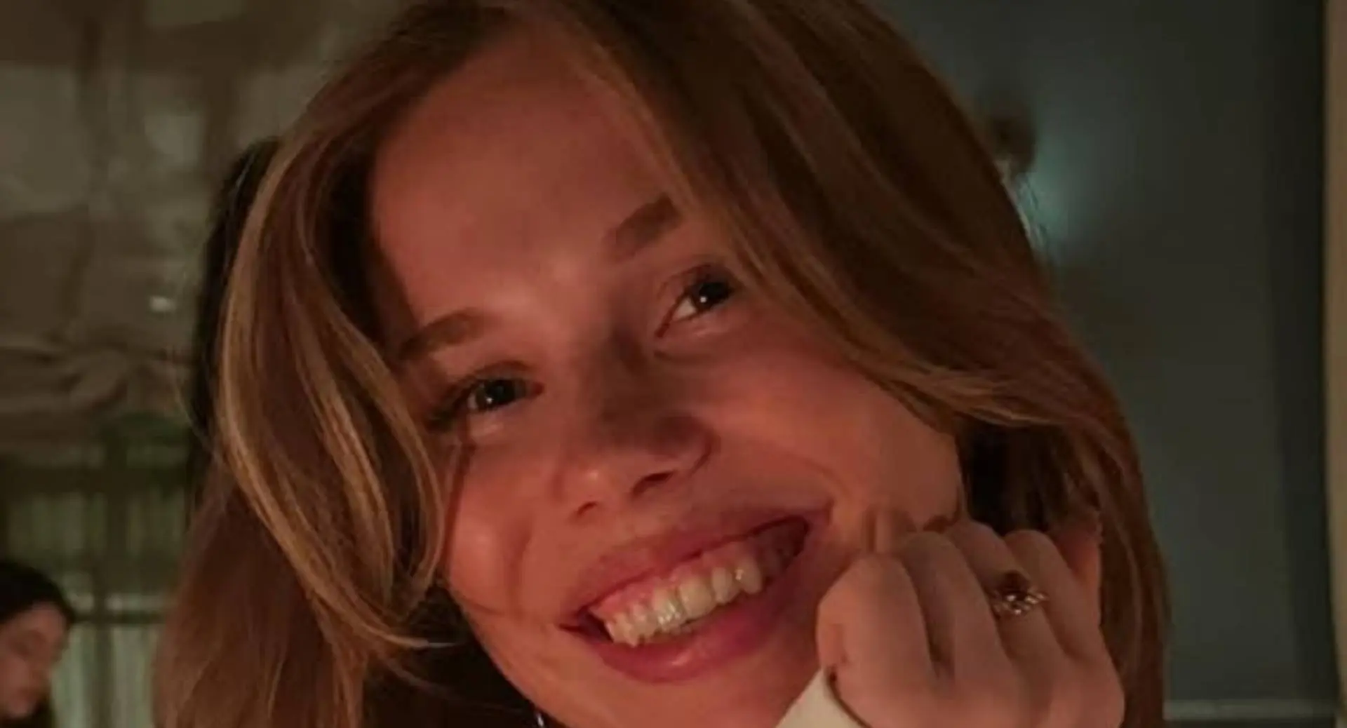 Influencer Rhodé Kok laat zich van mooiste kant zien tijdens vakantie met vriendinnetje