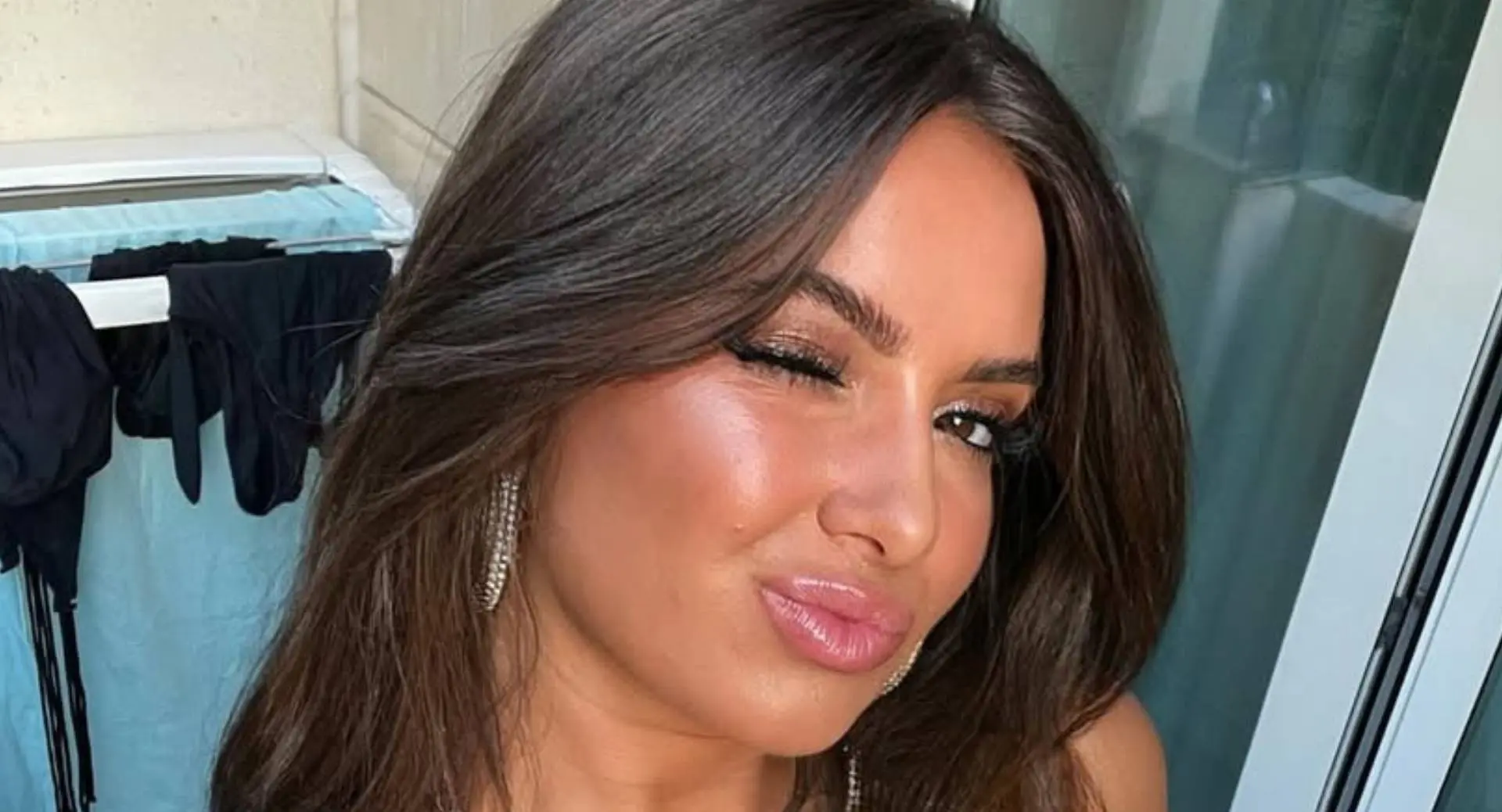 Gespot: Stralende Marco Borsato duikt op naast Leontine en dochter Jada op familiefoto