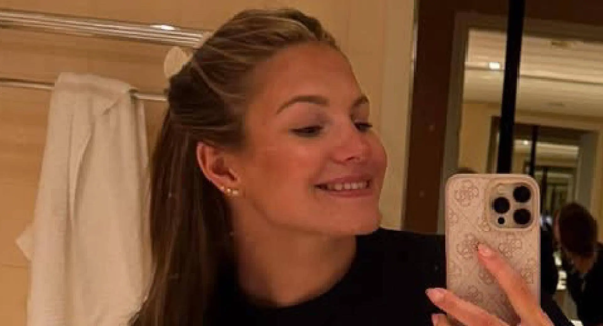 Angel Daleman draait rondje voor de camera en showt nieuw setje