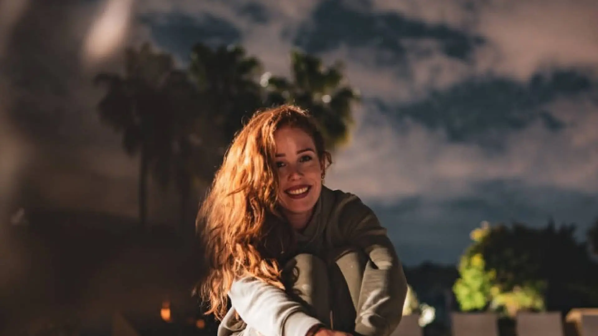 Antoinette de Jong heeft het ontzettend koud en geniet daar zichtbaar van
