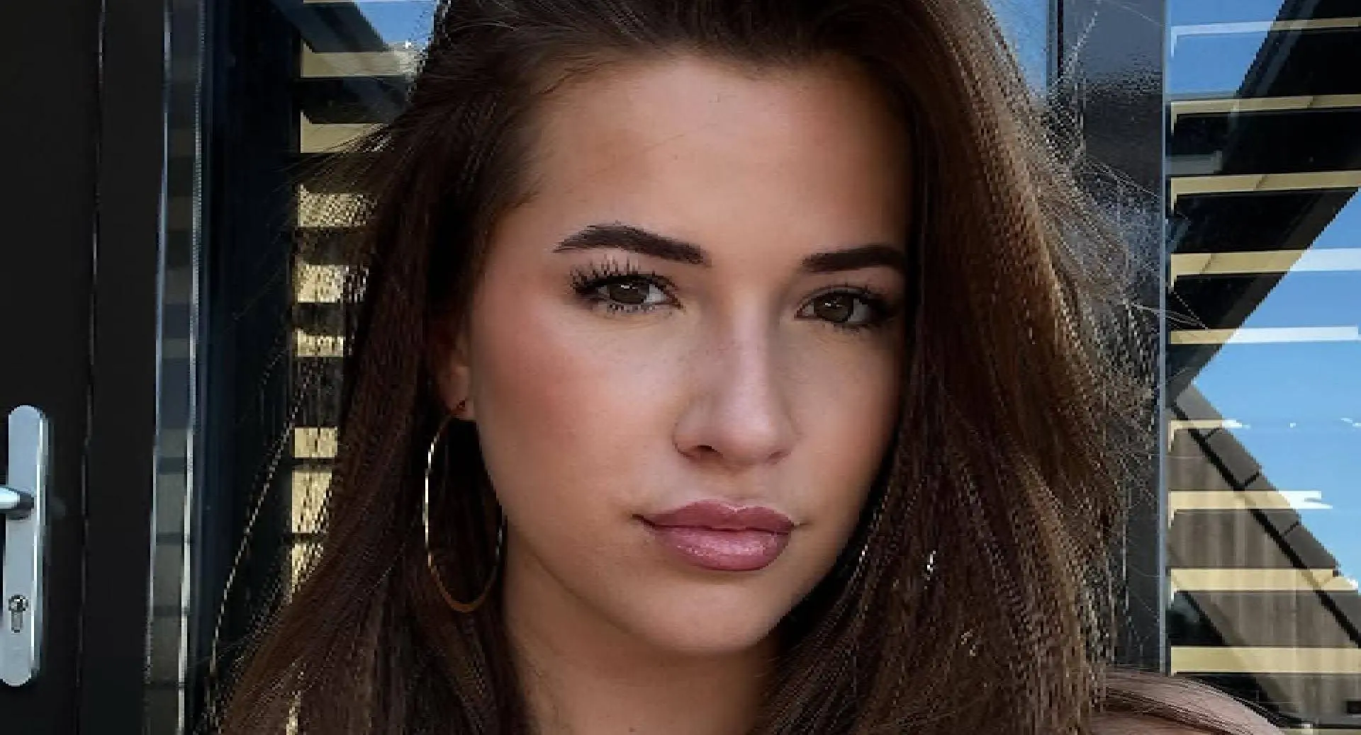 Oeps: Verklapt Jade Anna hier de aankomende transfer van vriendje Kenneth Taylor?