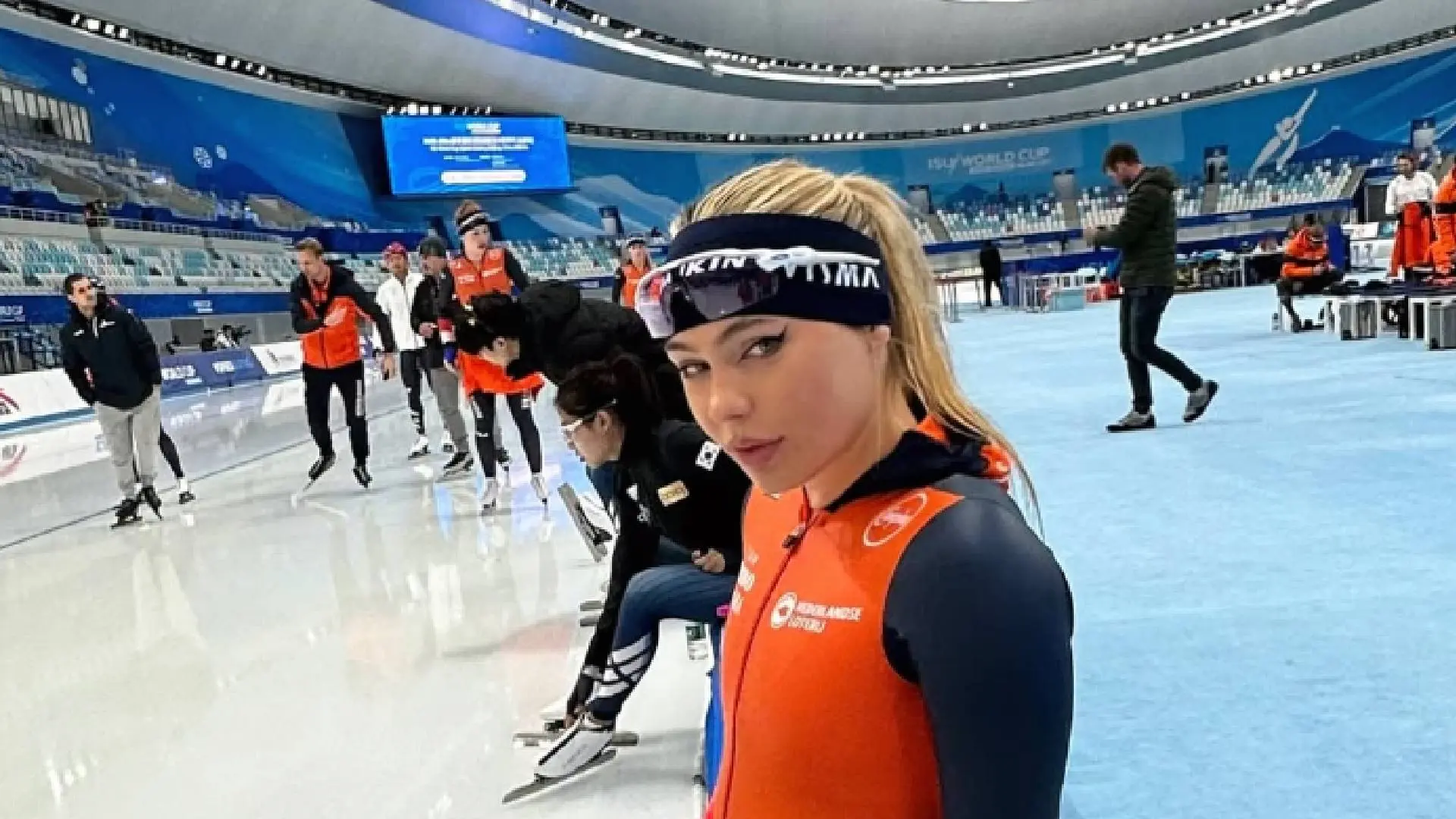 Jutta Leerdam maakt Jake Paul helemaal wild met strakste schaatspakje ooit
