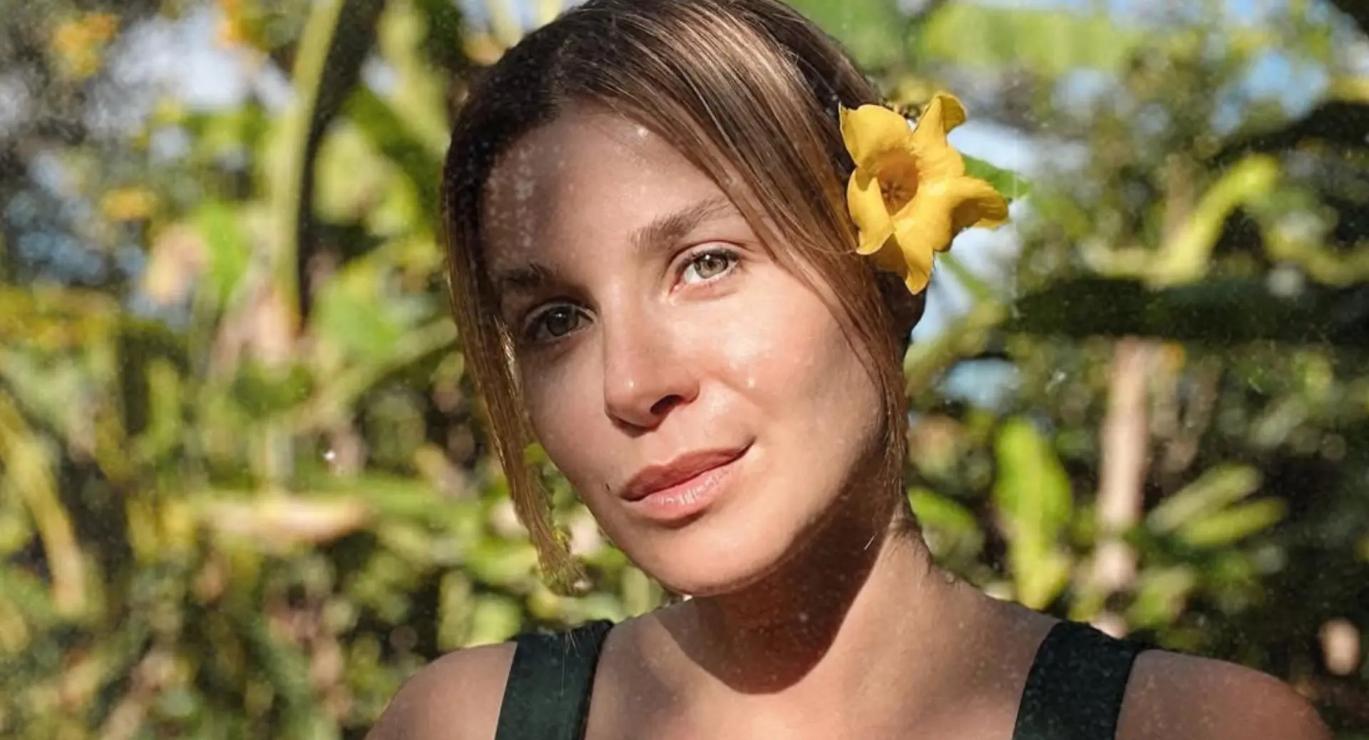 Victoria Koblenko laat haar indrukwekkende troeven zien met diepe inkijk