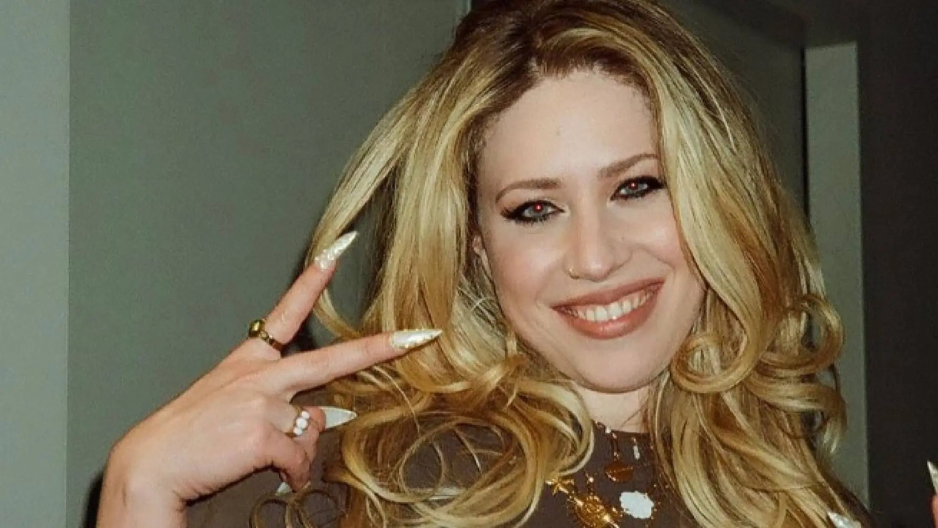 Lisa Vol (OGENE) laat je zó in haar topje kijken tijdens nachtelijke fotoshoot