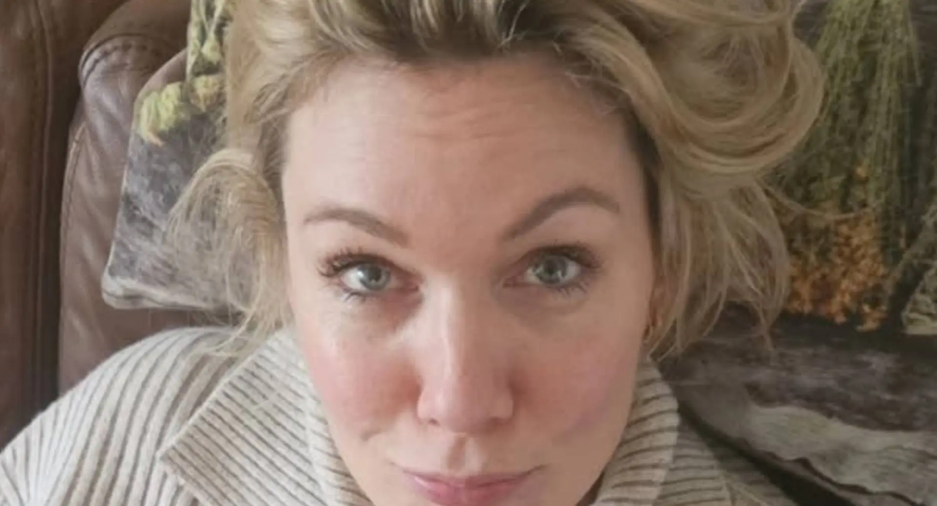 Presentatrice Marlijn Weerdenburg deelt kilometers diepe inkijk in fabelachtige galajurk