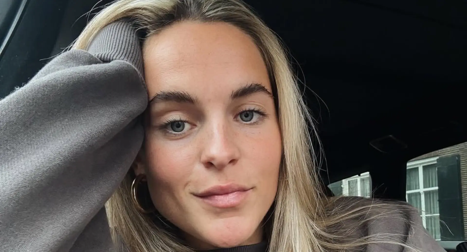 Hockeyster Pien Sanders (vriendin Jill Roord) schittert in filmpje waarin vooral haar achterzijde hoofdrol speelt