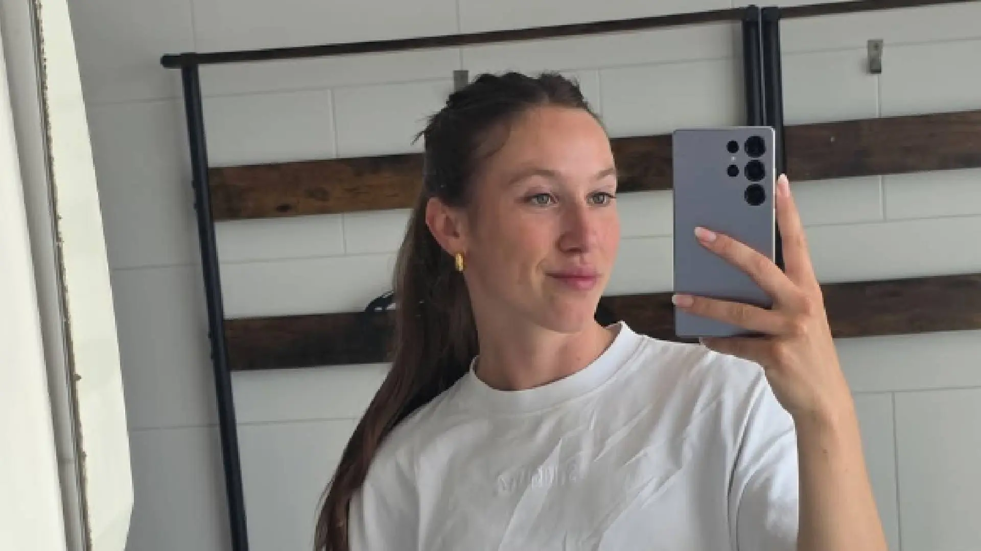 Suzanne Schulting laat haardos flink wapperen tijdens grote aankondiging