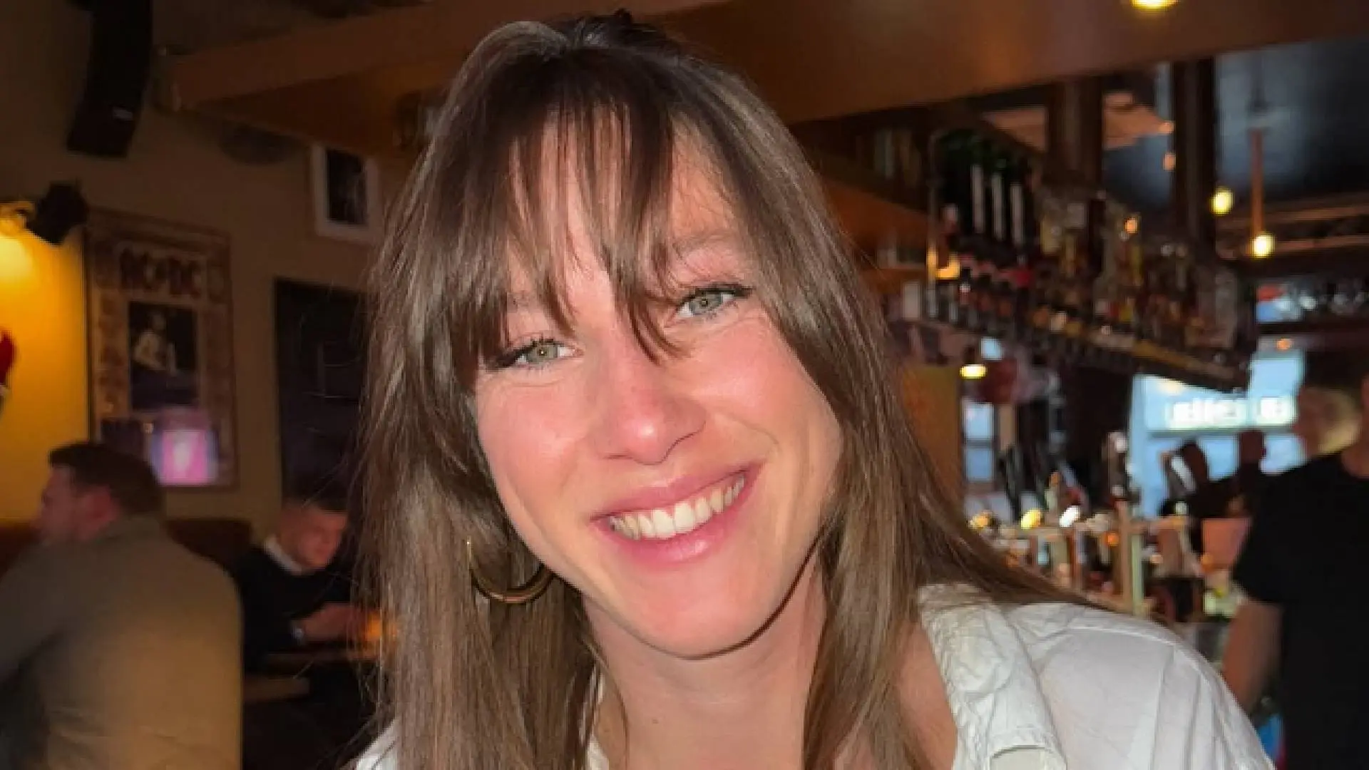Suzanne Schulting laat zich van alle kanten filmen tijdens duw- en treksessie in buitenlucht