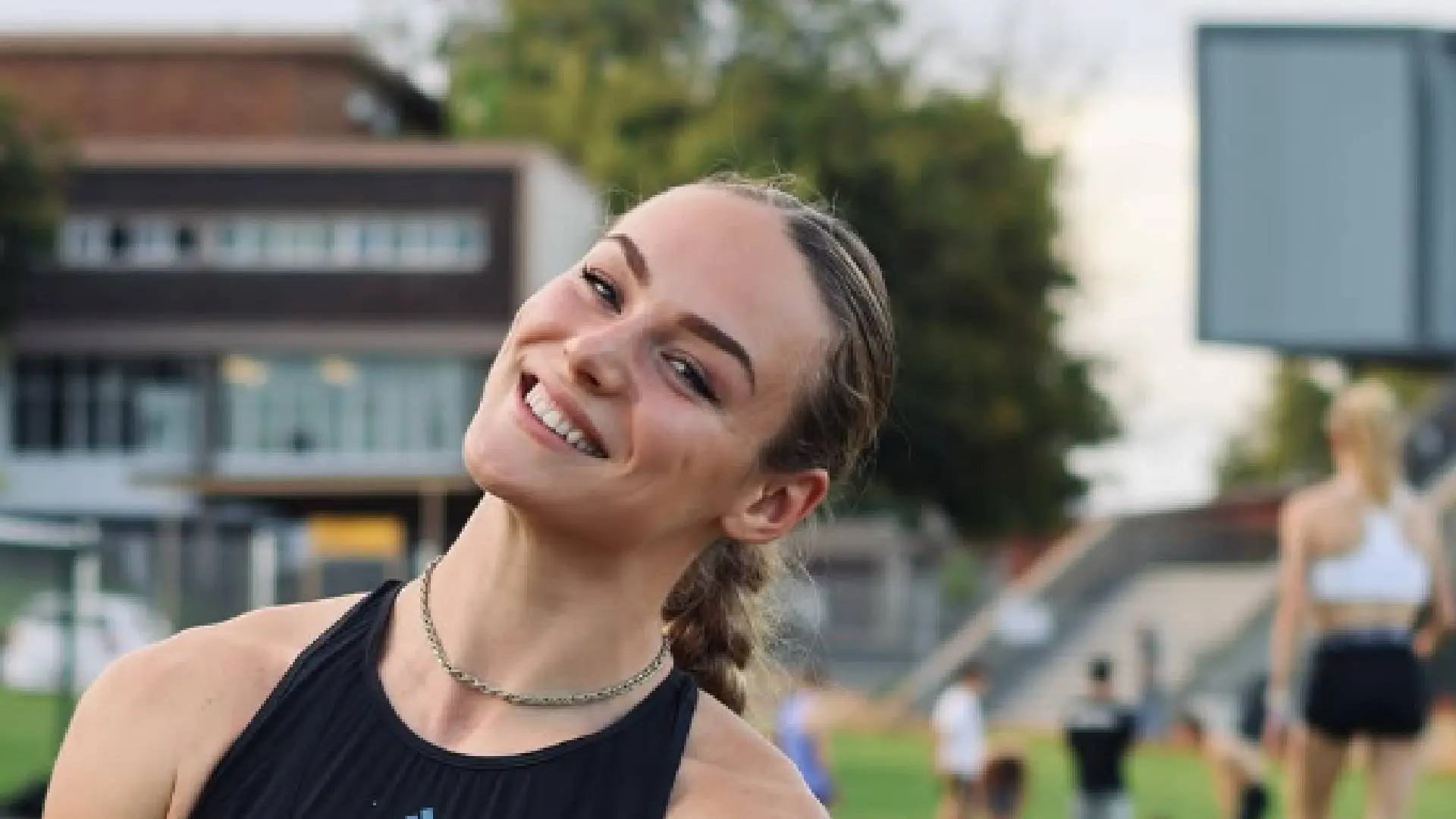 Lieke Klaver toont haar kiezelharde lijf in piepklein sportpakje