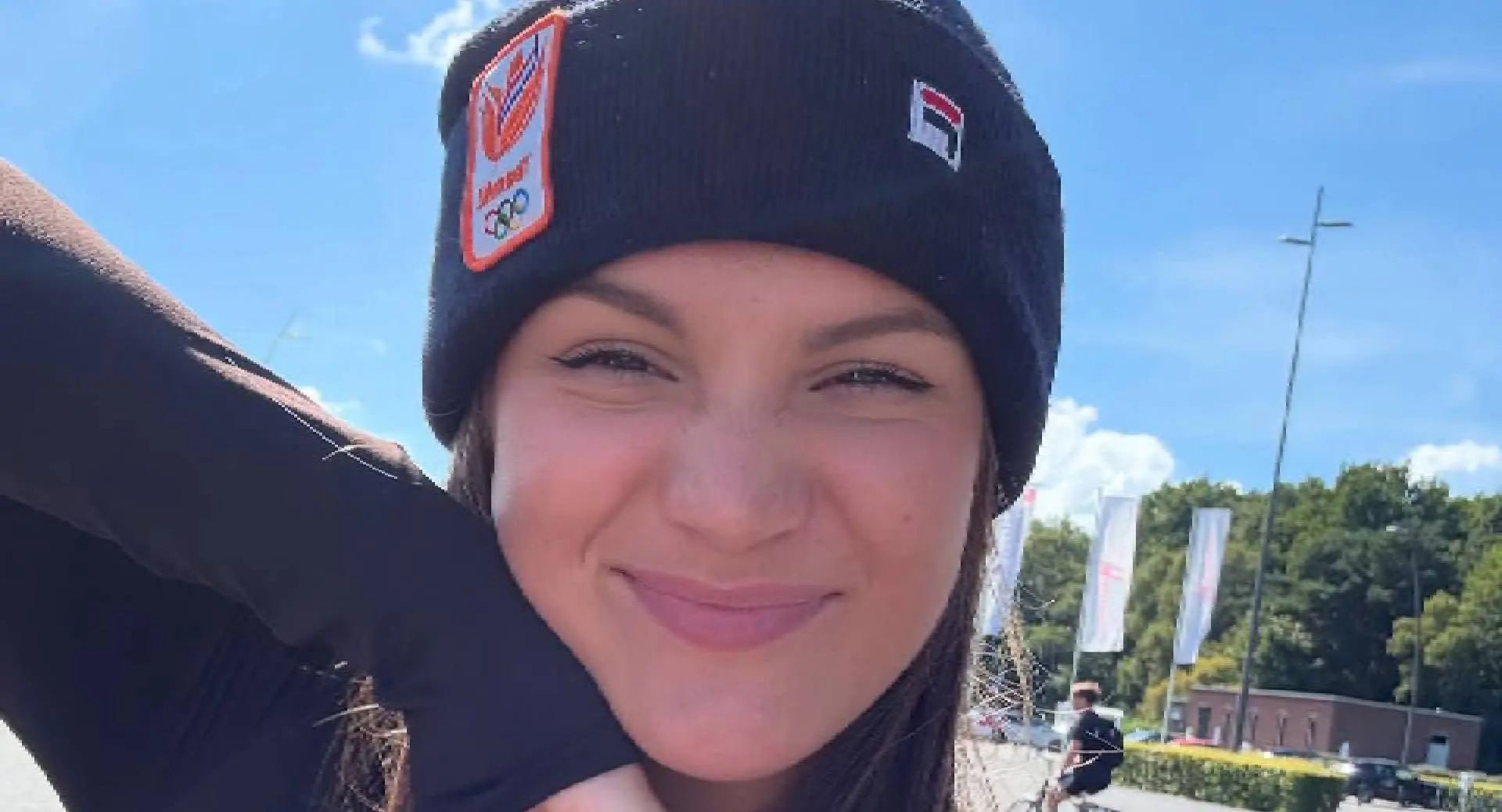 Schaatsster Angel Daleman rekt zomer nog even uit met foto's in piepkleine roze bikini