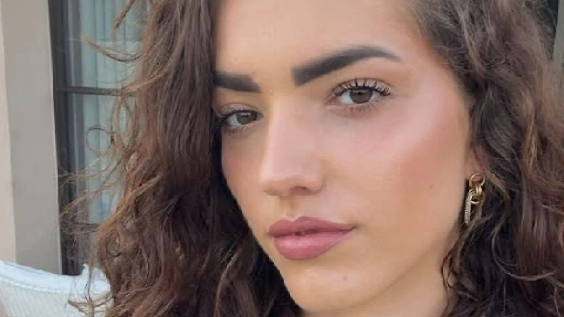 Schaatsster Pien Hersman nog één keer schaars gekleed tijdens bloedhete training