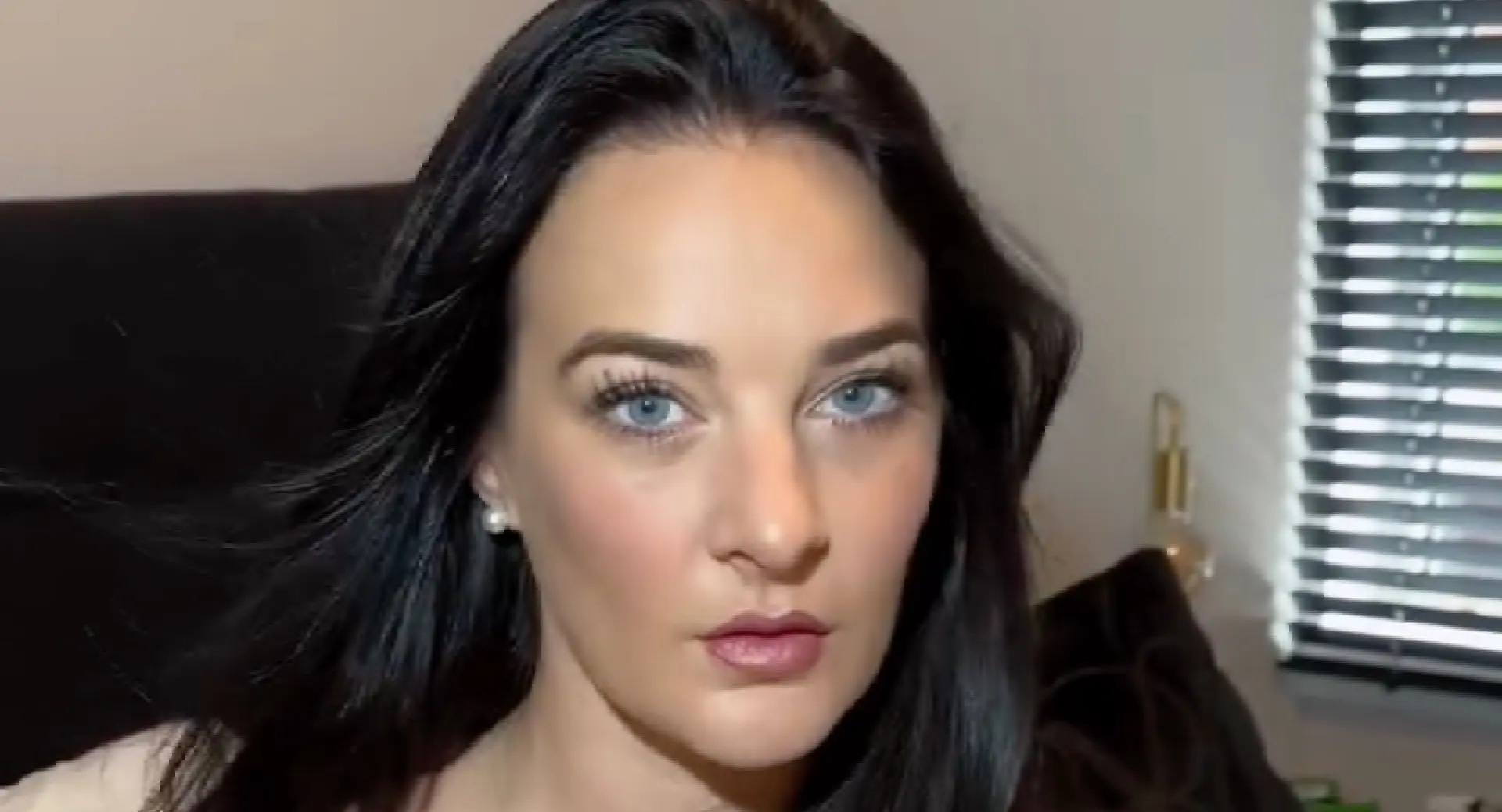 Nicol Kremers betrapt in sauna tijdens opnemen van zéér pikante Onlyfans-video