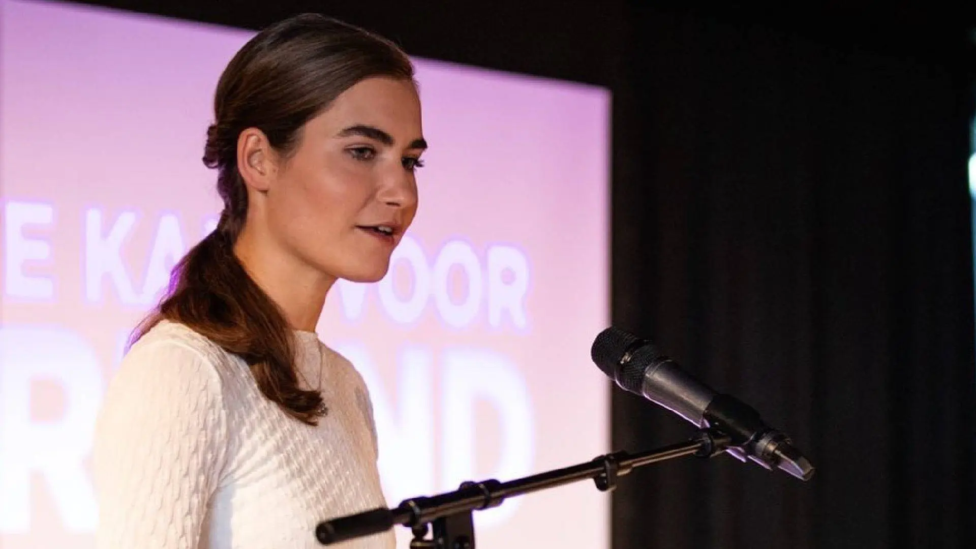 Piepjonge Lidewij de Vos (FVD) laat knapste kunstje zien: dit doen weinig politici haar na