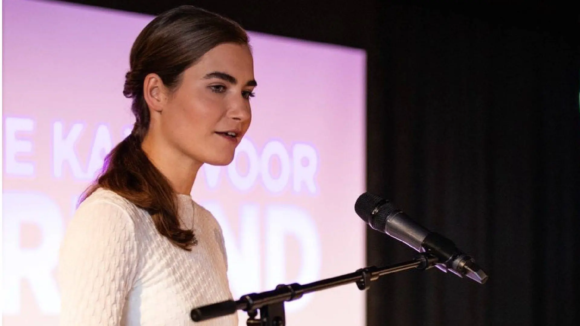 Lidewij de Vos (FVD) noemt Laurens Dassen (Volt) een lafaard: "Ik bijt niet"