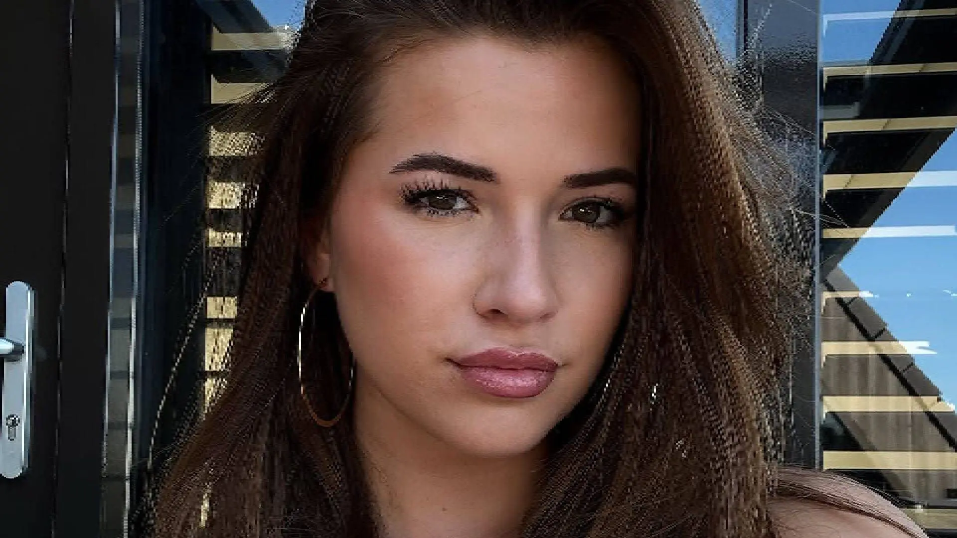 Trotse Jade Anna feliciteert zichzelf met eigen borstvergroting