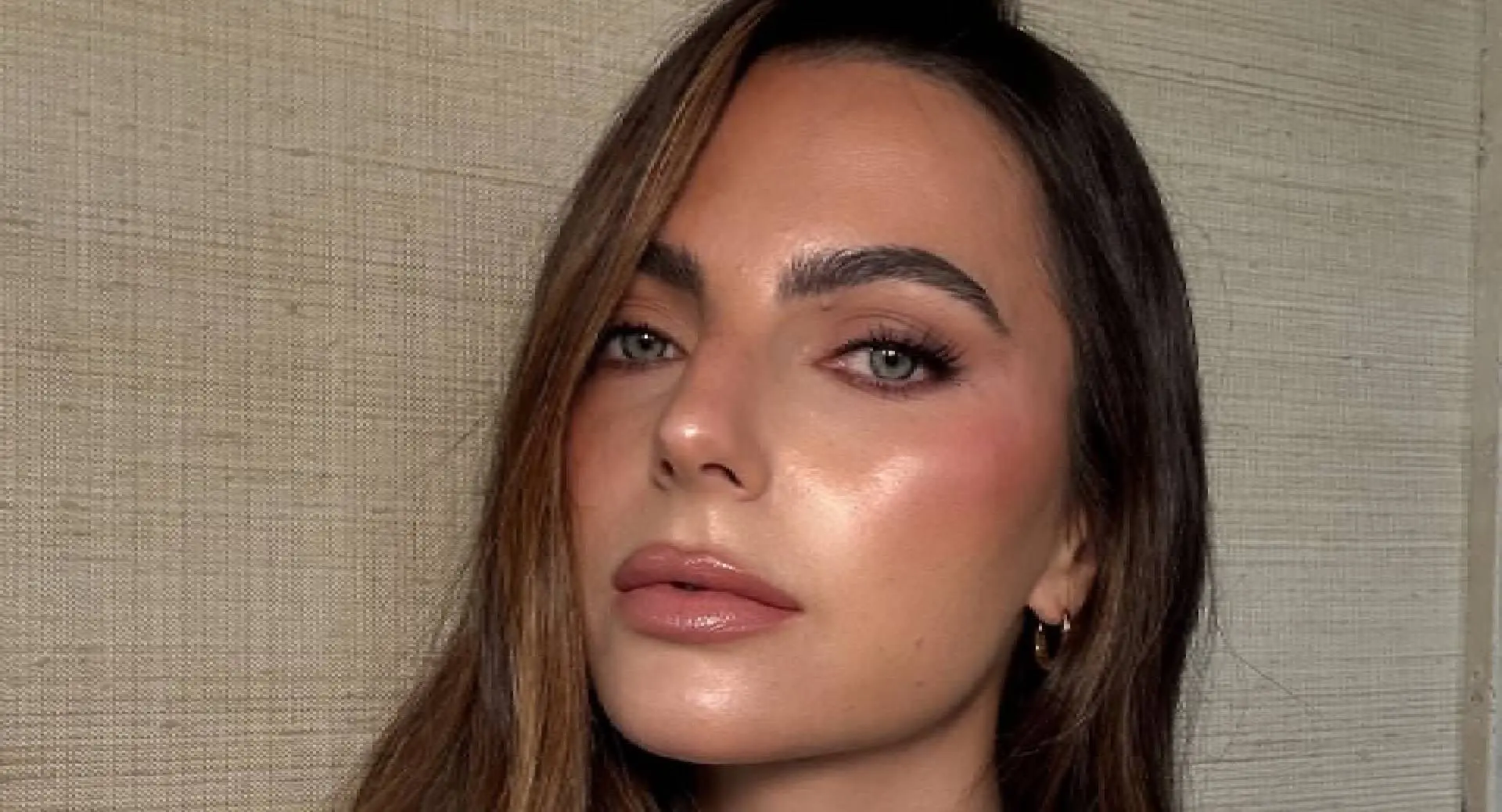 Kelly Piquet kiest totaal verkeerde outfit voor dit bloedhete Formule 1-weekend