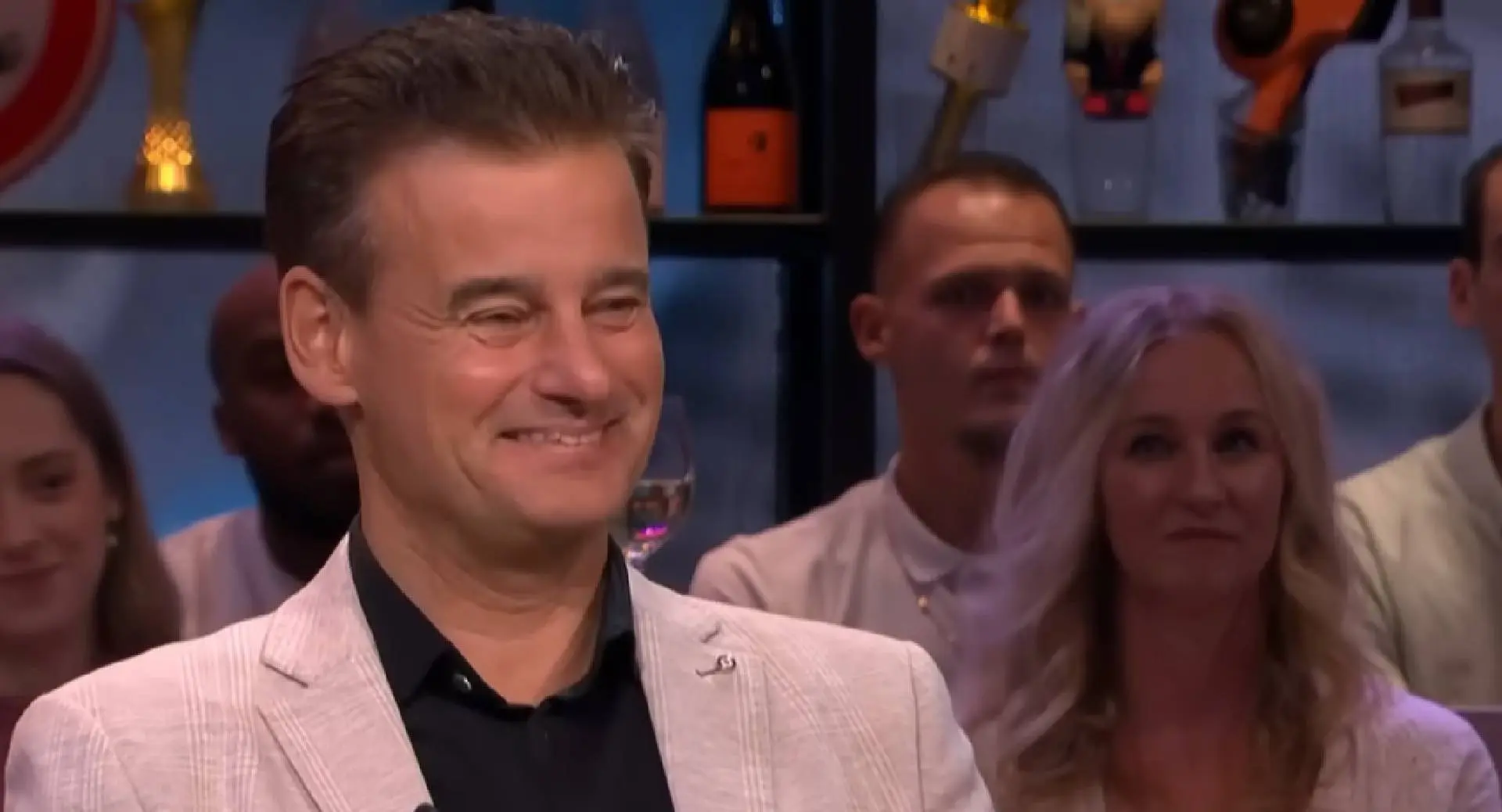 Bizar: zó veel kost een optreden van 'zanger' Wilfred Genee