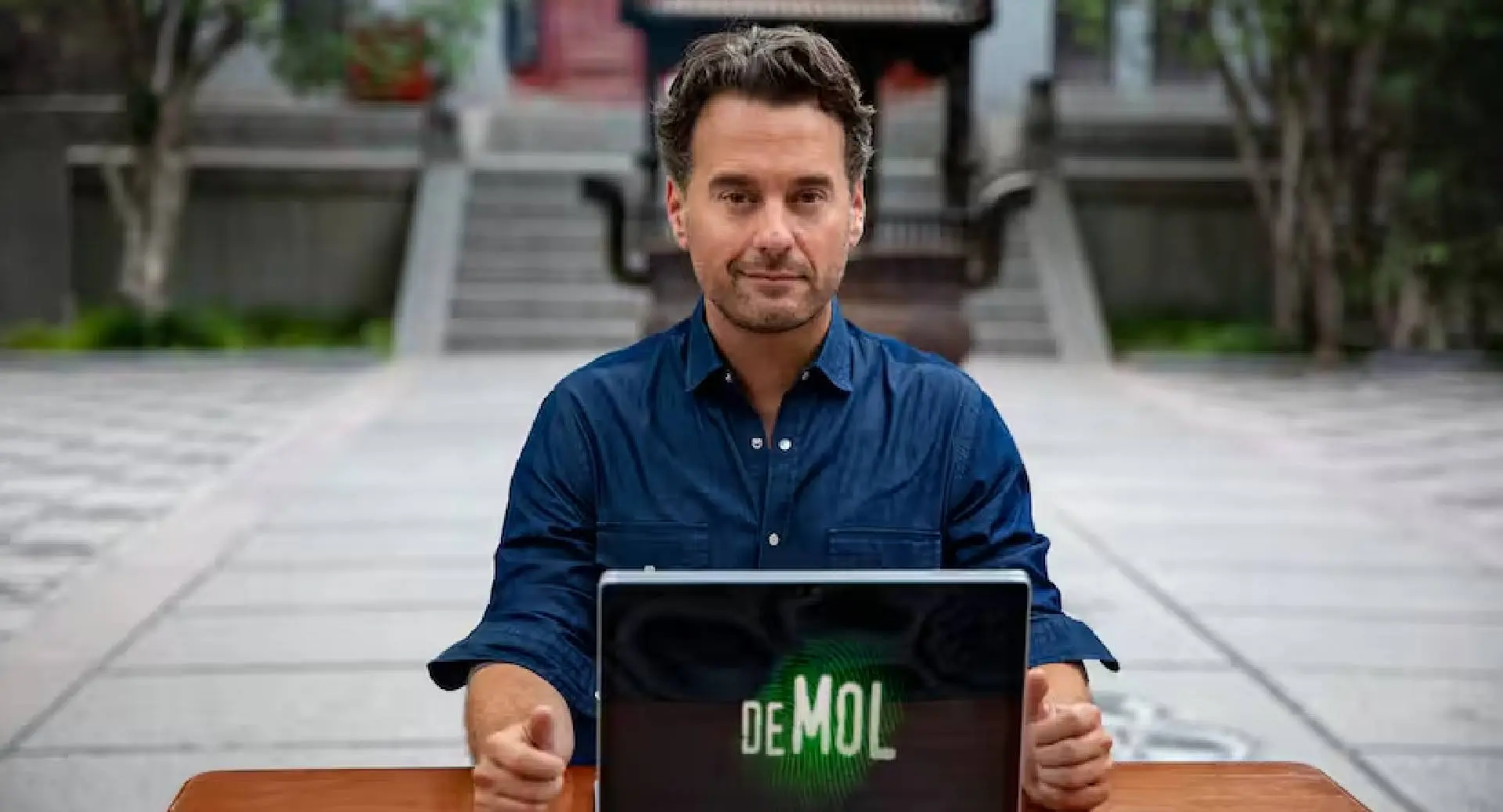 Eerste beelden van jubileumseizoen Wie Is De Mol zorgen nu al voor gigantische vraagtekens bij kijkers