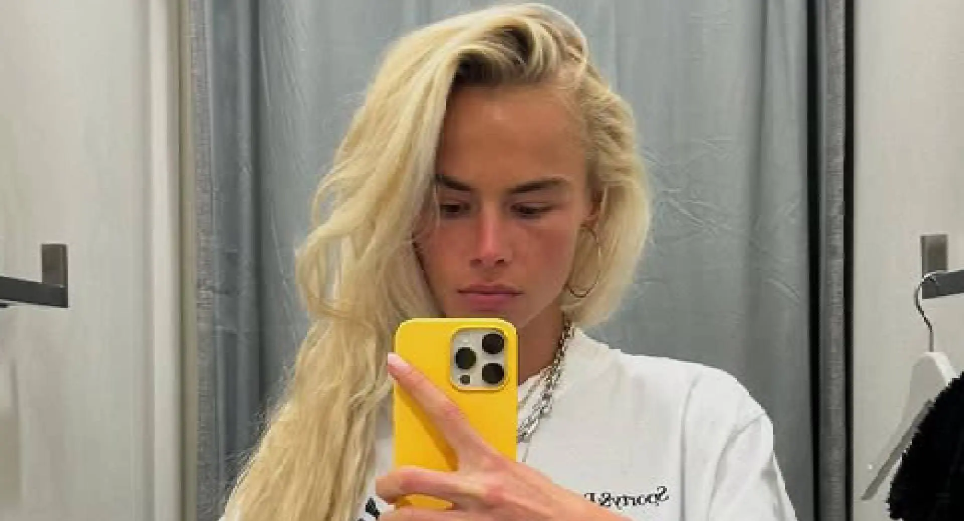 AnneKee de Ligt lijkt met zwoele foto's weer beschikbaar te zijn; is scheiding met Matthijs de Ligt nu echt definitief?