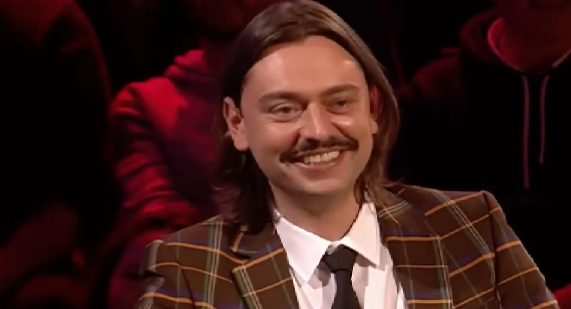 Belgen smullen van losgeslagen Gover Meit (Donny Ronny) bij De Slimste Mens: "Vergeten broek aan te trekken"