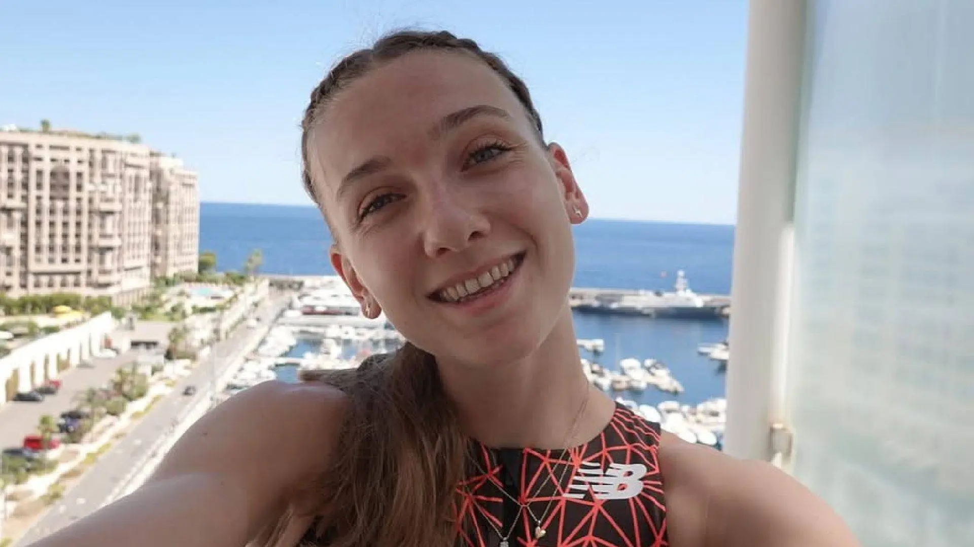 Topsporter Femke Bol beleeft droomvakantie in Japan en laat zich helemaal gaan met jongen