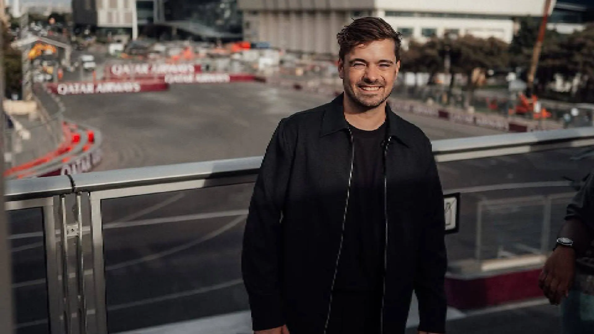Martin Garrix duikt op in ziekenhuisbed en stelt een heel land teleur