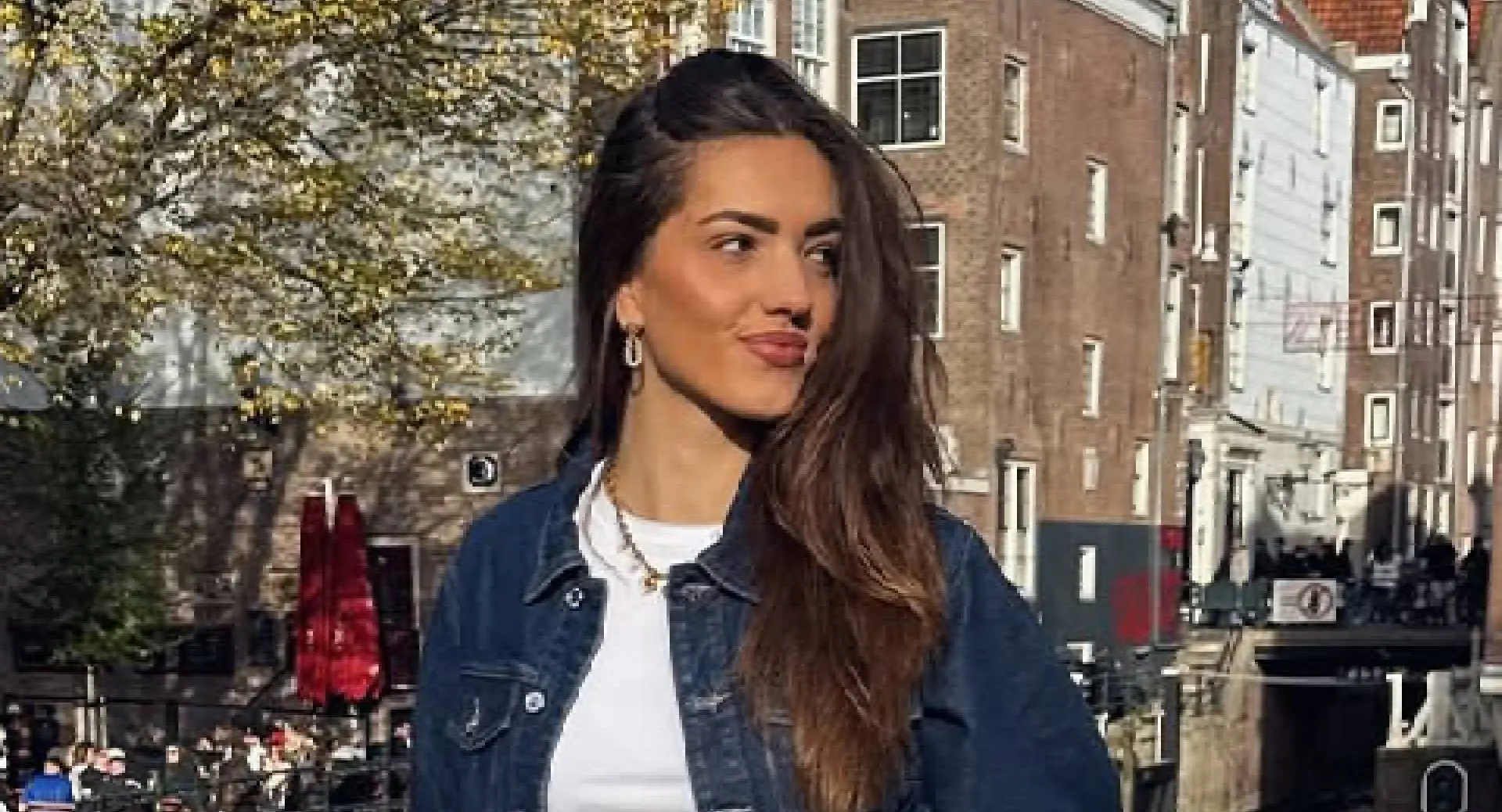 Pien Hersman filmt zichzelf van dichtbij tijdens heerlijke glijpartij