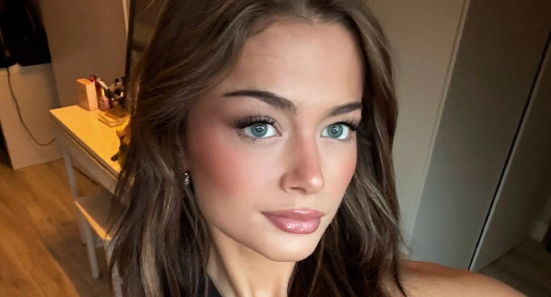 Stefania Liberakakis tuit haar lipjes en laat volgers smelten