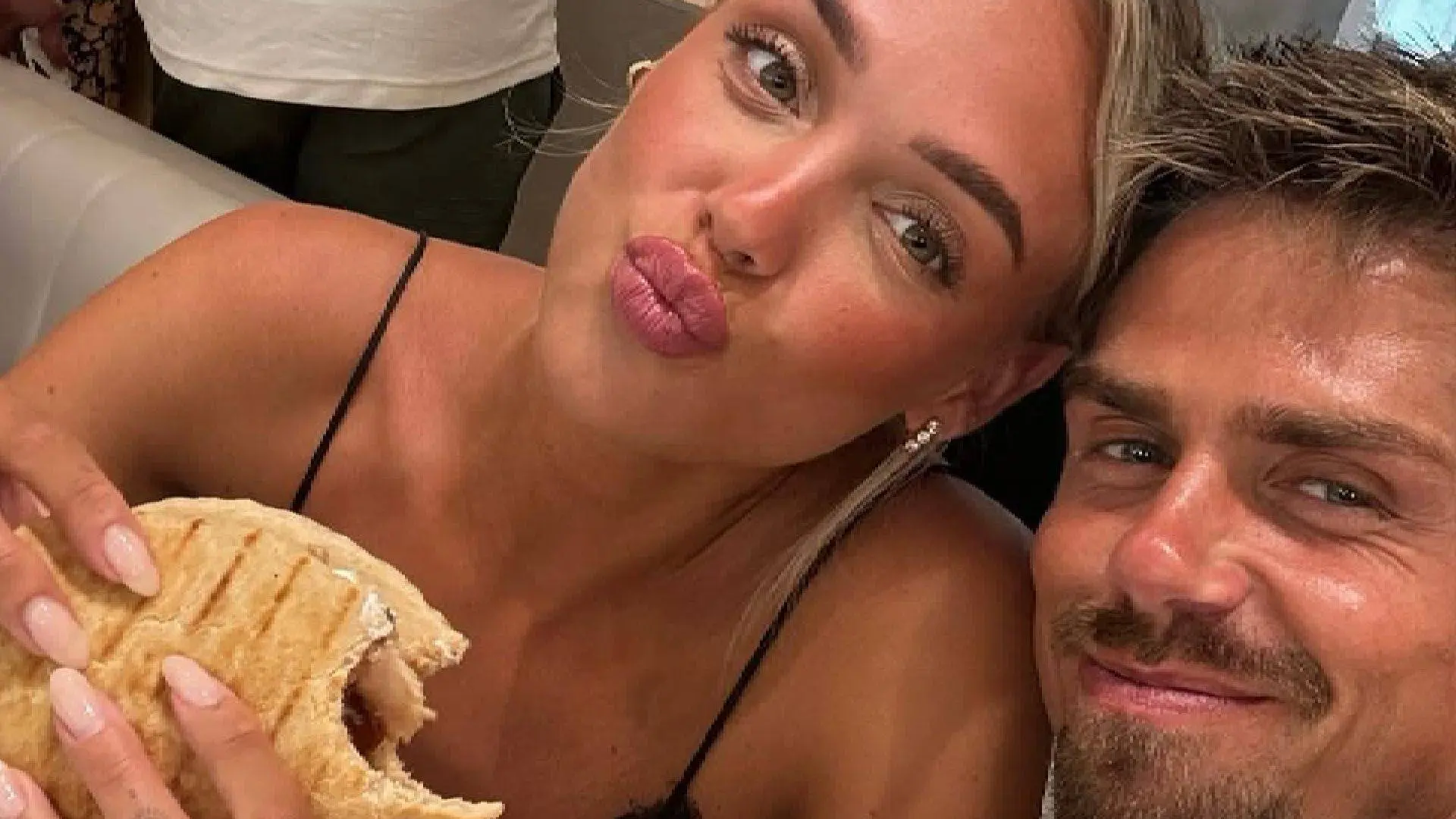 Even lekker zwijmelen: André Hazes deelt liefdevolle foto's met zijn Noá vanuit Parijs