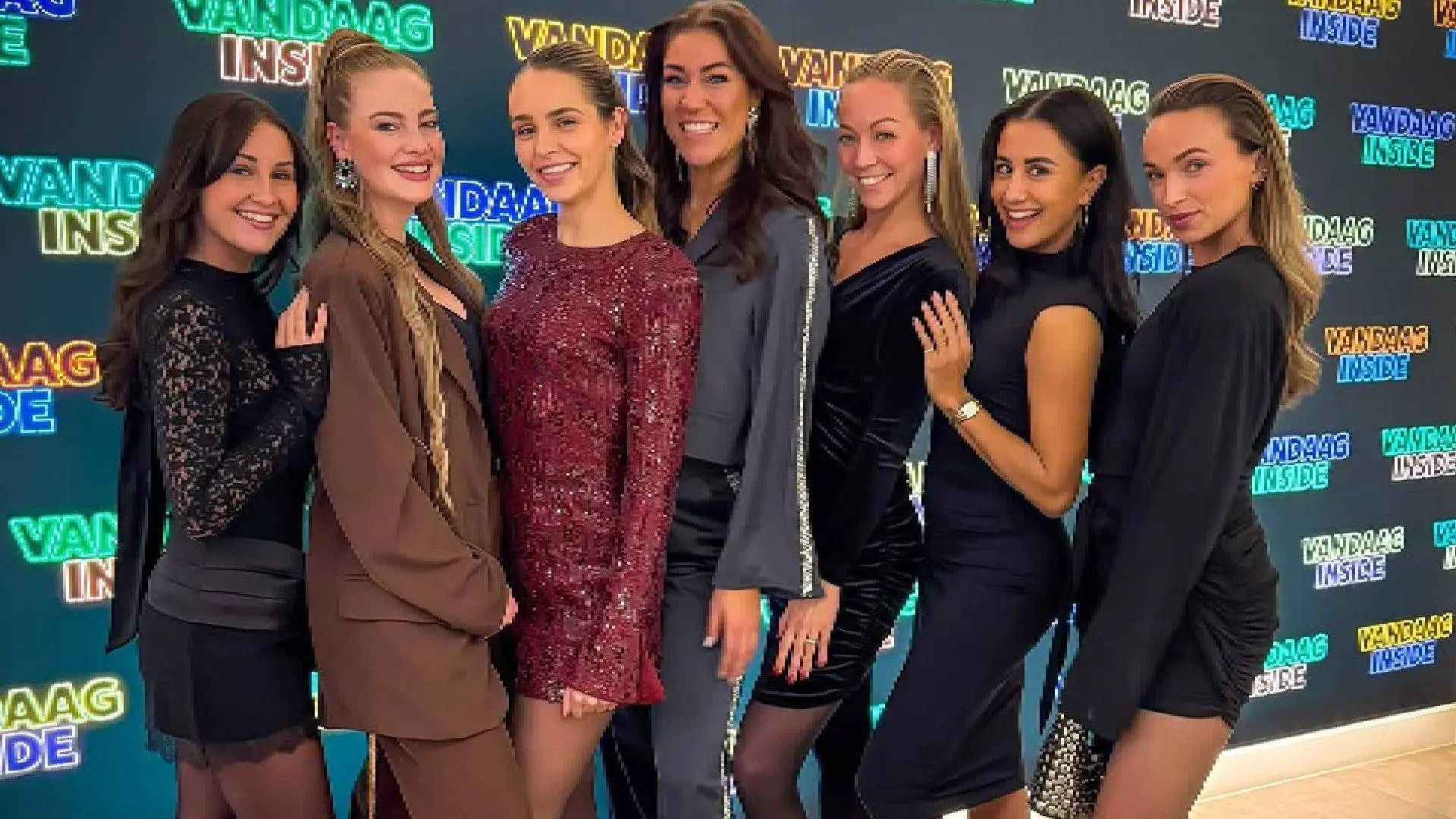 Zeldzaam knusse foto van barvrouwen van Vandaag Inside opgedoken met echt álles erop en eraan