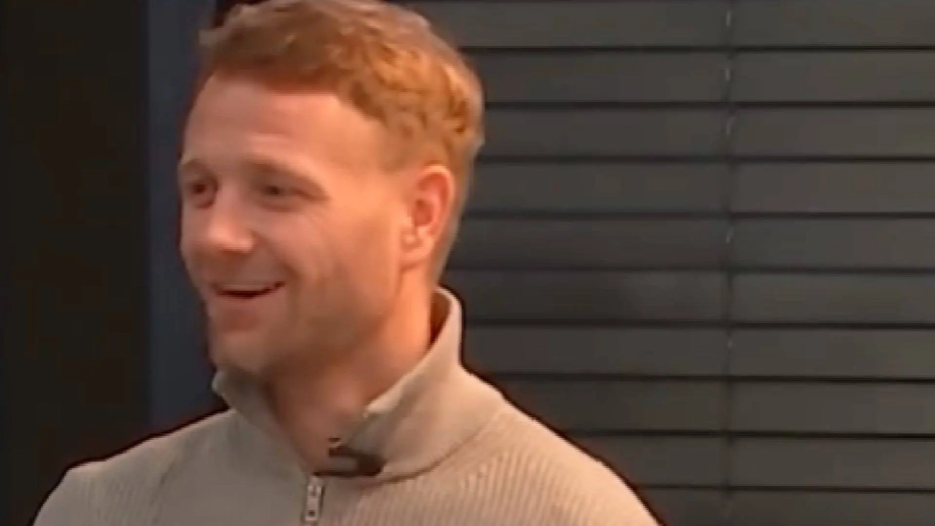 Peter (De Bondgenoten) betrapt Julia met allemaal andere vrouwen op bed en wordt woest