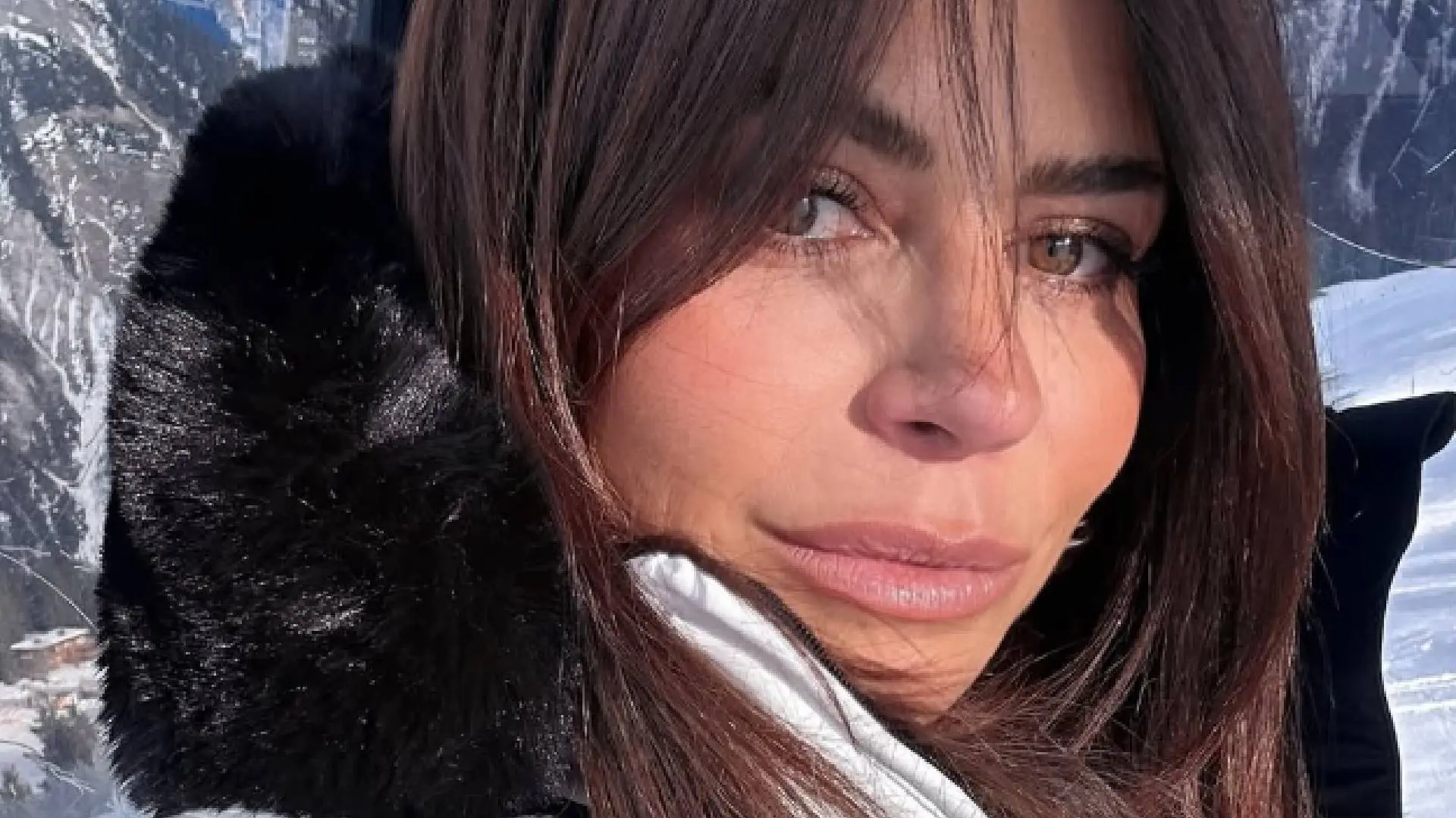 Olcay Gulsen knalt zowat uit haar broekje tijdens wild avondje
