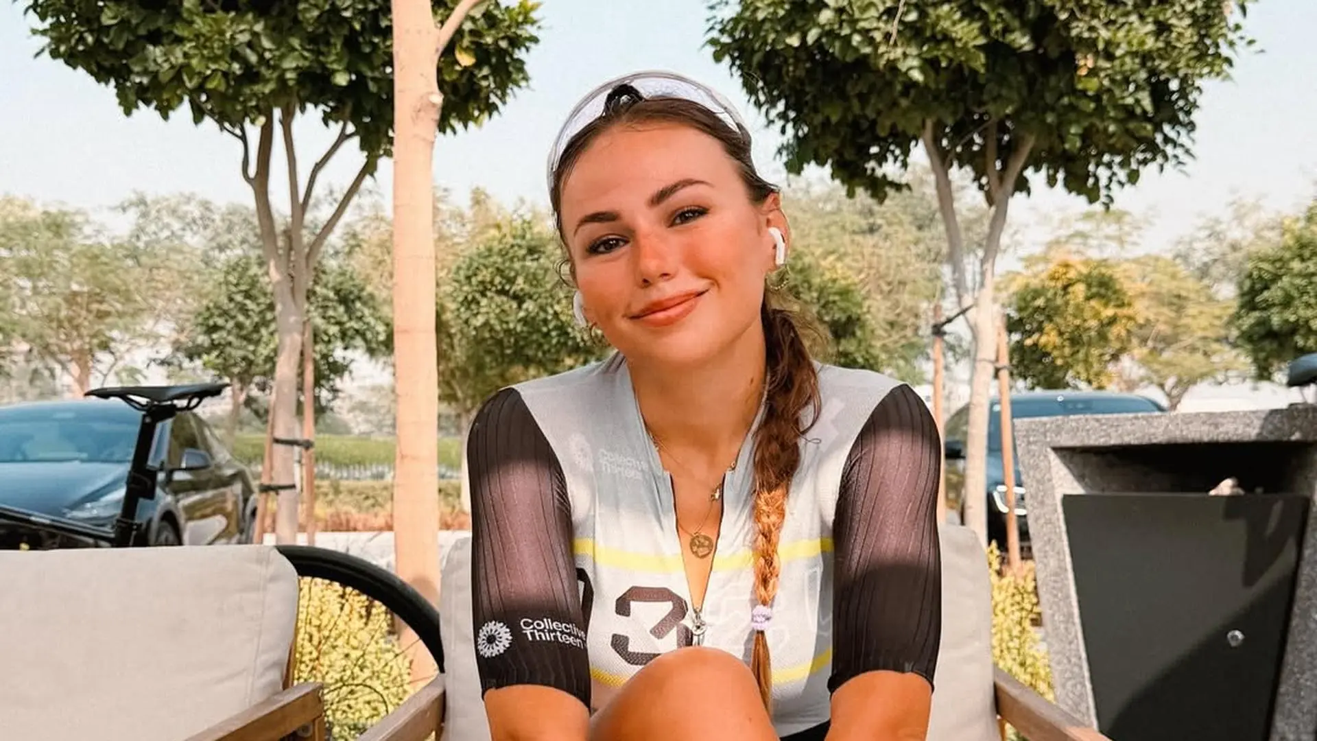 Wielrenster Puck Moonen moet héél nodig tijdens ritje in de natuur en deelt uitzicht