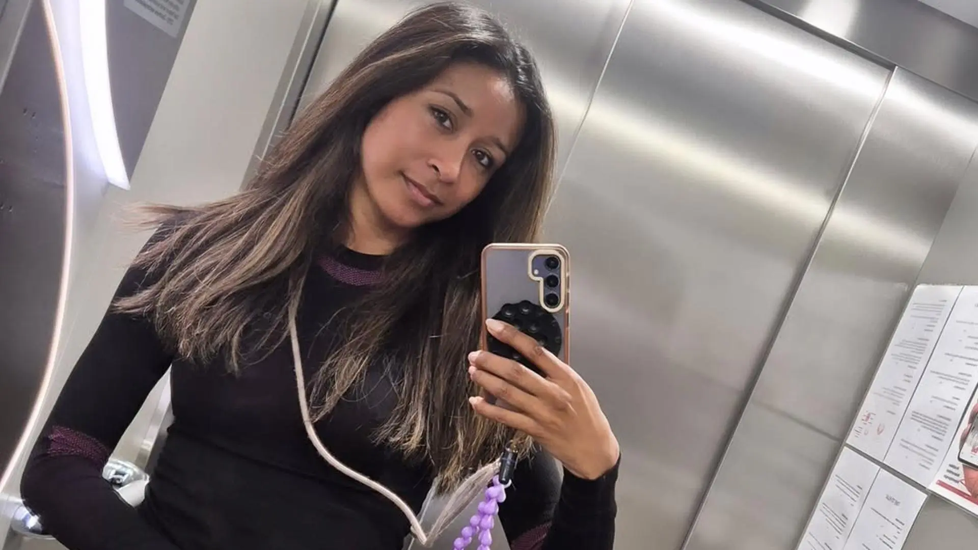 Schaars geklede Airen Mylène laat iets teveel zien en geeft wildvreemde man de dag van zijn leven