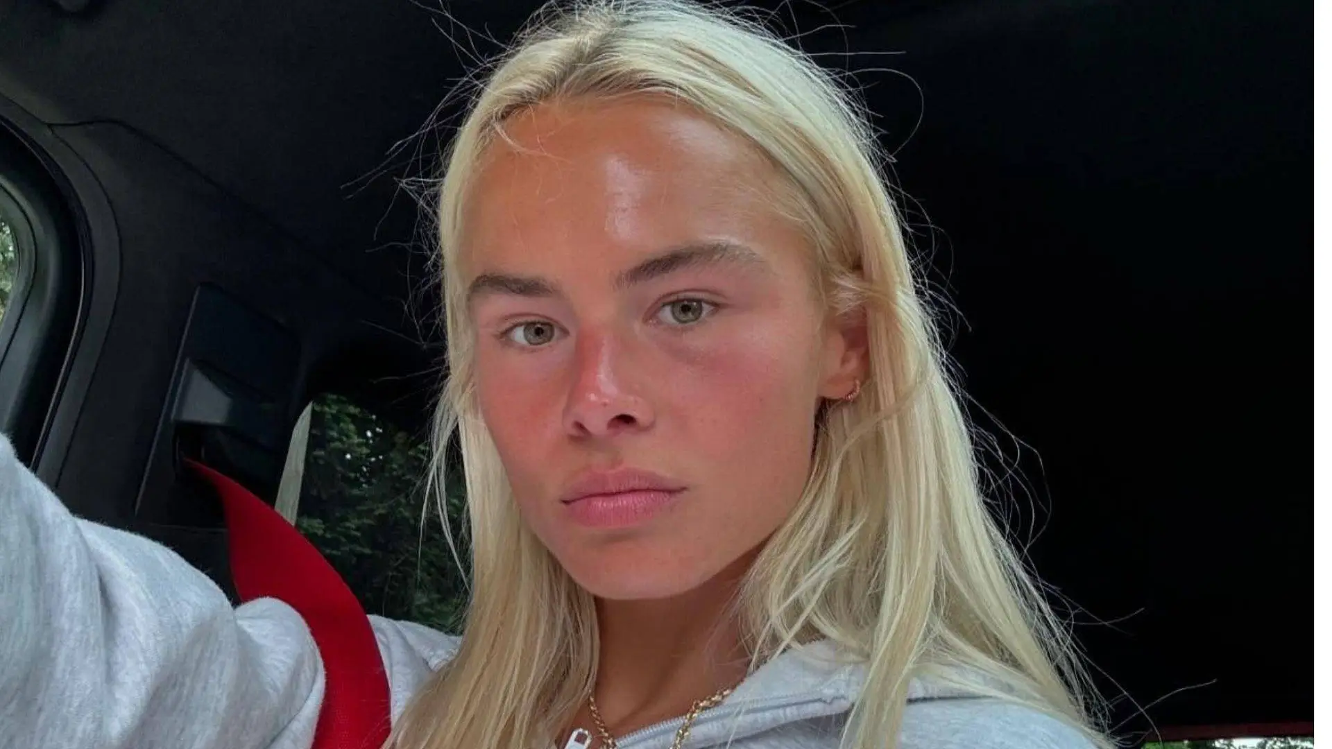 Annekee de Ligt neemt duik en laat alleen haar achterbumper boven water komen