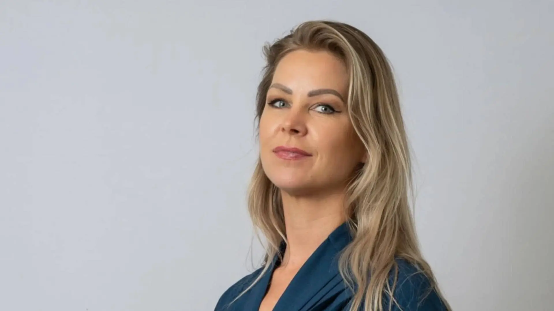 Politica Femke Wiersma (BBB) filmt zichzelf van achterkant in strak sportbroekje