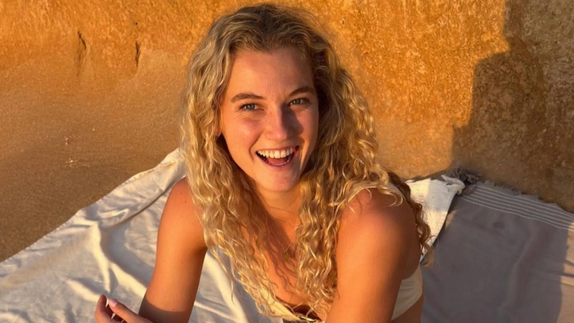 Beeldschone Yibbi Jansen laat ons ook buiten het hockeyveld genieten van haar outfit