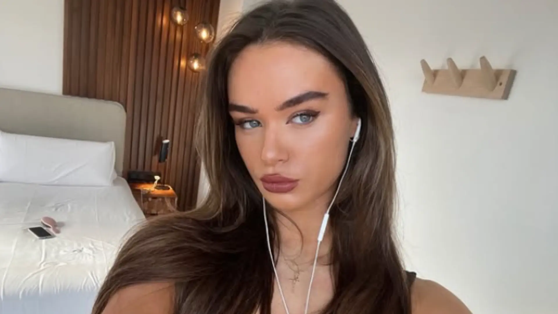 Influencer Puck van Drenth laat monsterlijke derrière zien tijdens hete workout in de gym