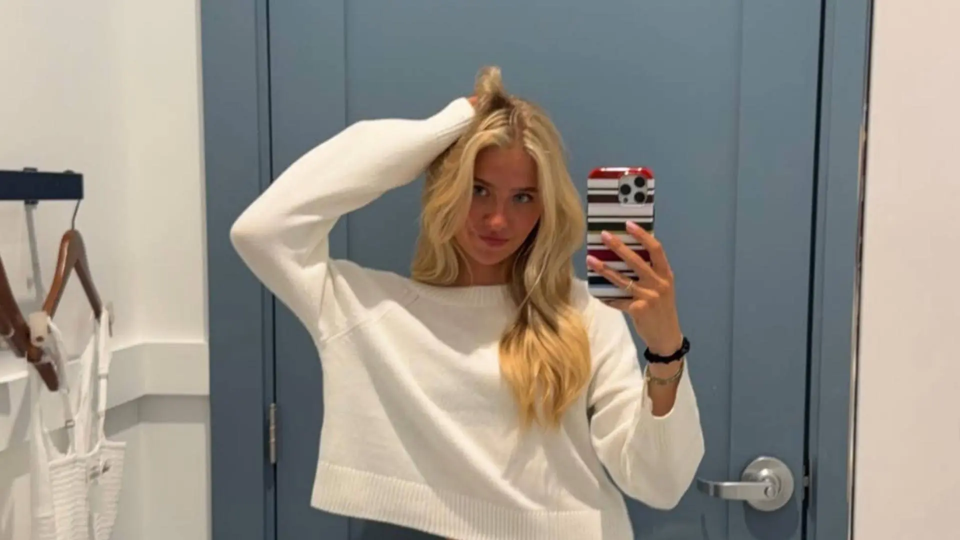 Influencer Danique Hosmar heeft het bloedheet in Frankrijk en laat zich zien in mini-bikini